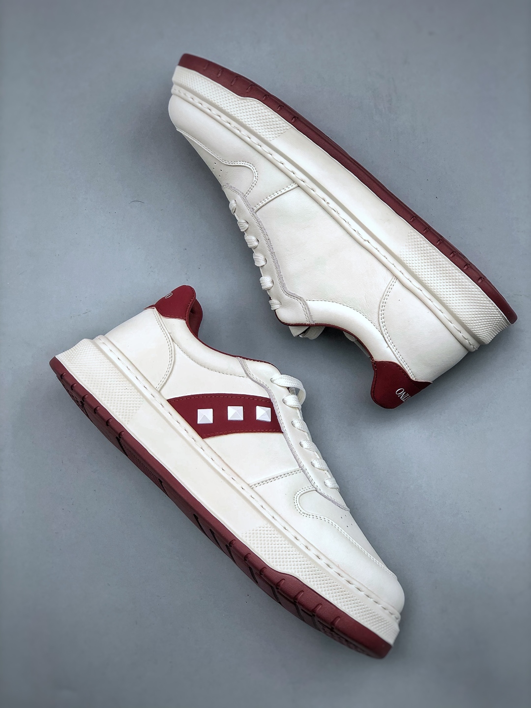 420 新货Valentino 华伦天奴 Rockstud untitled 厚底休闲铆钉小白鞋