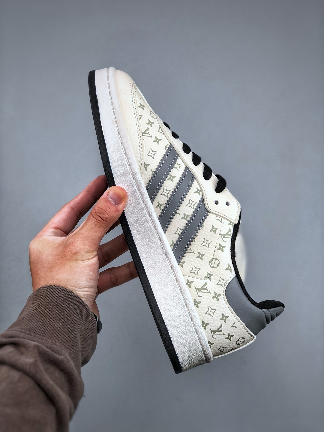 Adidas x Louis Vuitton Samba: Exclusive Designer Collaboration Sneakers 3 cmp i1746824047102 5686 0 1