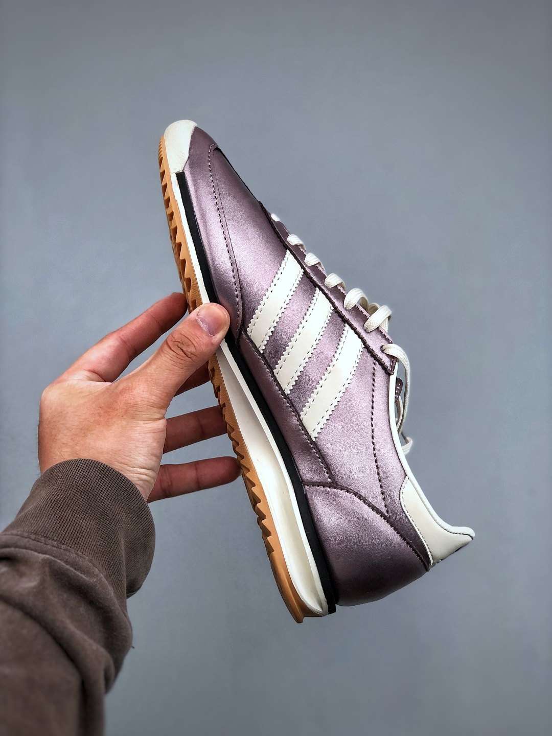 Adidas Originals SL 72: Retro Running Shoes - Lightweight Comfort & Style 3 cmp i1746824168376 7919 0 1