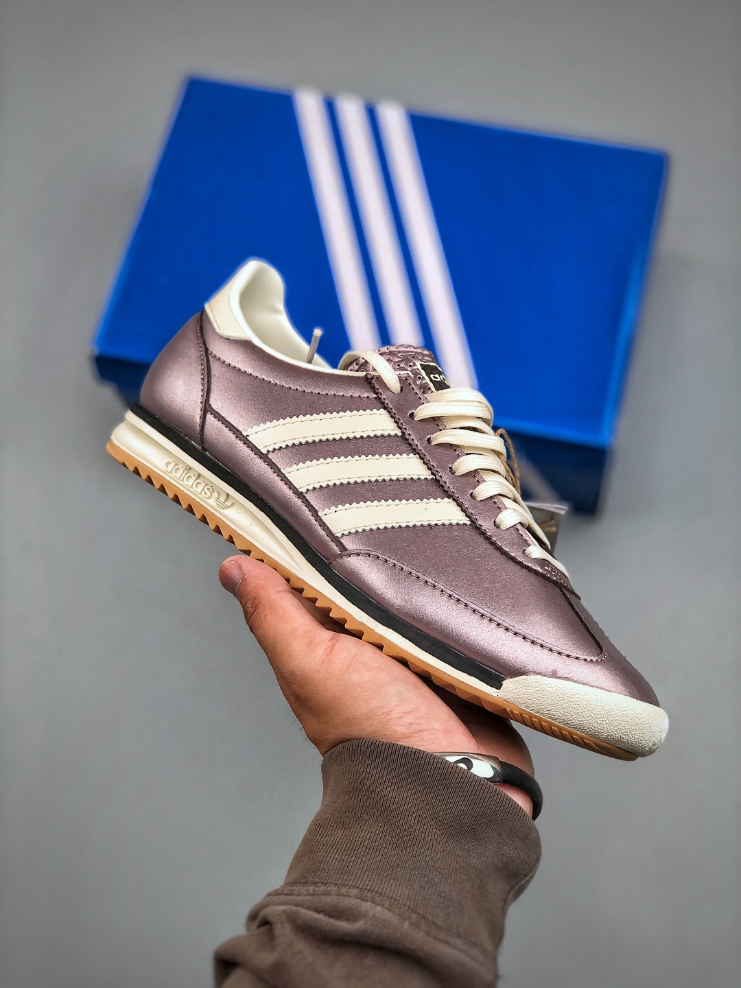 Adidas Originals SL 72: Retro Running Shoes - Lightweight Comfort & Style 2 cmp i1746824168384 9722 0 0