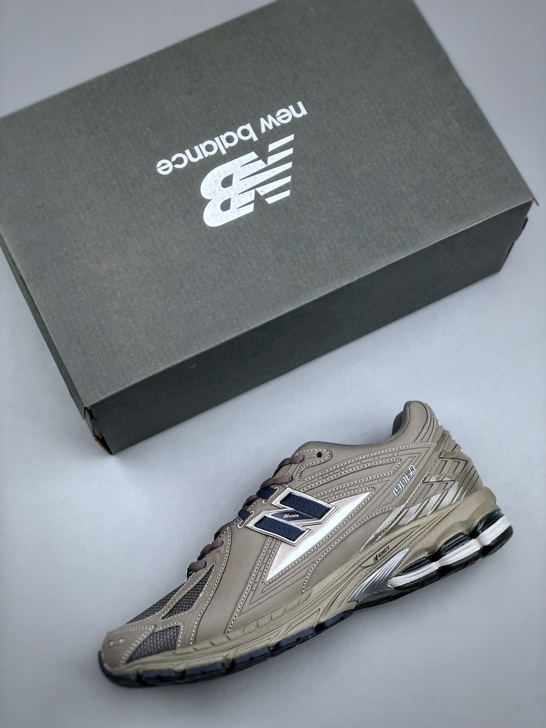 New Balance M1906RB Retro Running Shoes - Comfort and Style Combined 4 cmp i1746824226668 5904 0 2