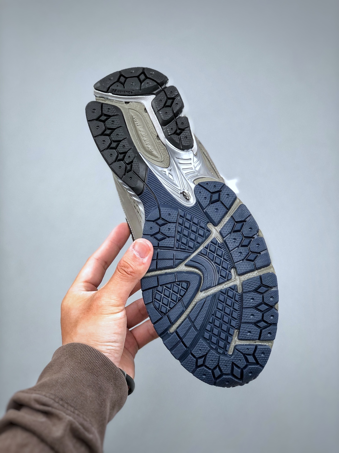 New Balance M1906RB Retro Running Shoes - Comfort and Style Combined 9 cmp i1746824226675 4212 0 7