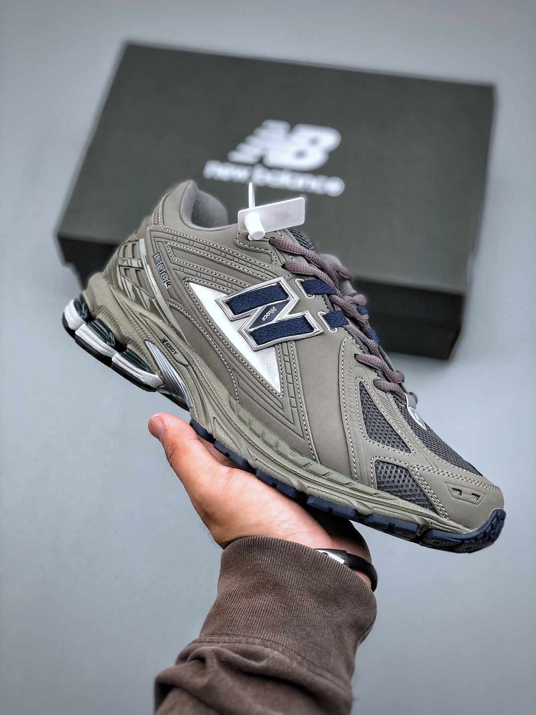 New Balance M1906RB Retro Running Shoes - Comfort and Style Combined 2 cmp i1746824226676 3578 0 0