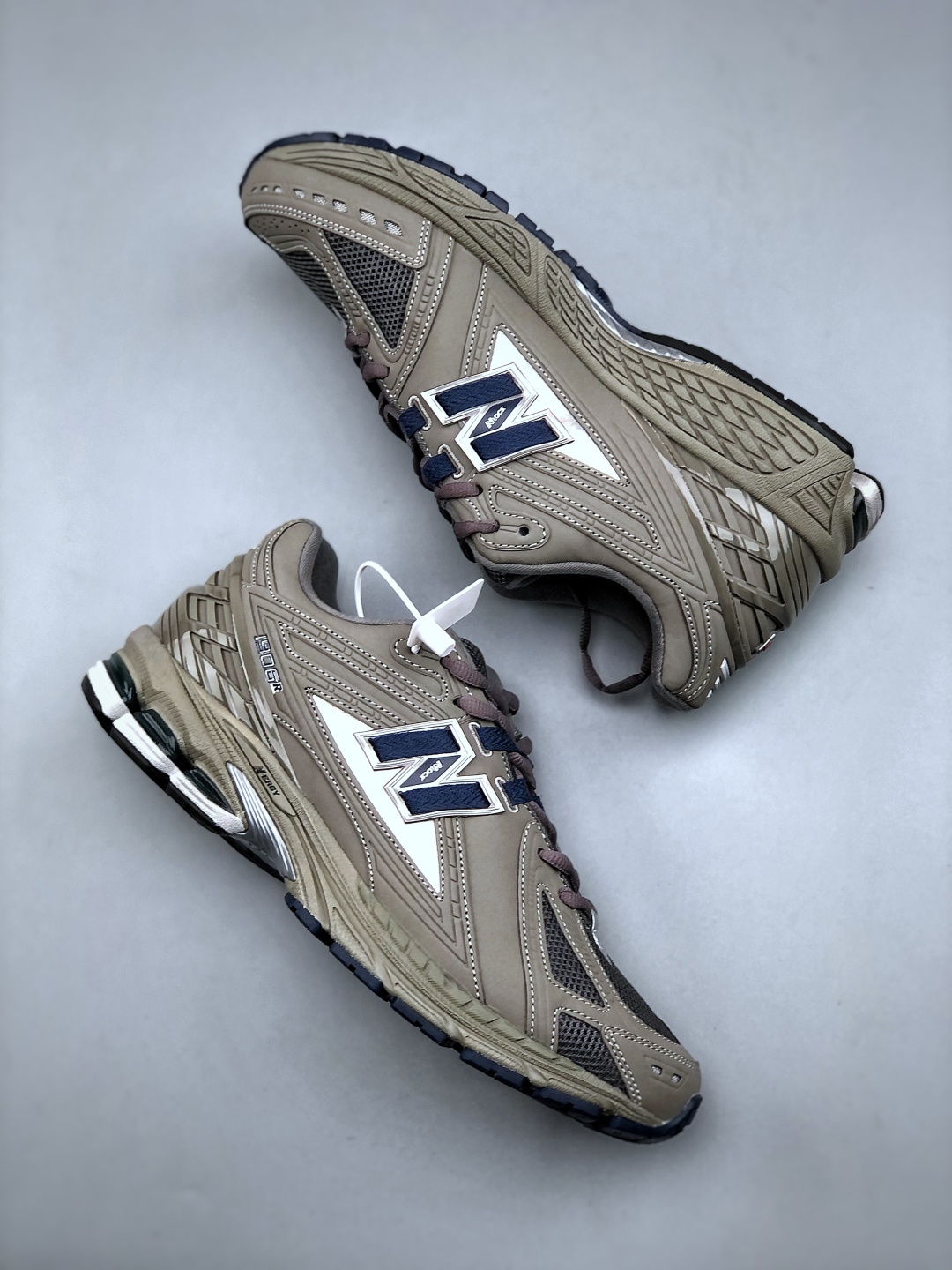 New Balance M1906RB Retro Running Shoes - Comfort and Style Combined 10 cmp i1746824230647 3699 0 8