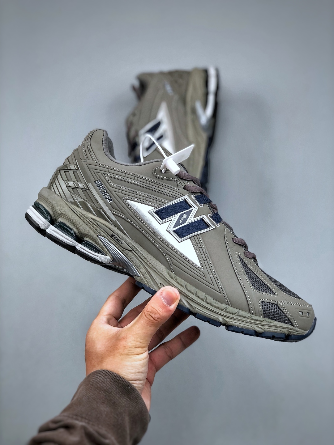 New Balance M1906RB Retro Running Shoes - Comfort and Style Combined 5 cmp i1746824230650 3984 0 3