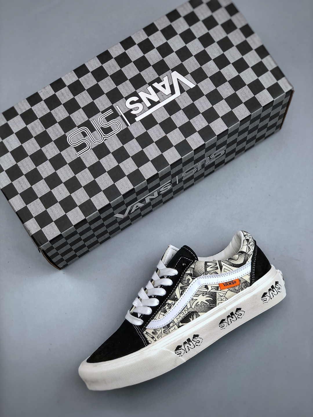 Vans Old Skool Vault OG x SNS Black and White Illustration Canvas Sneaker 4 cmp i1746824374954 1410 0 2