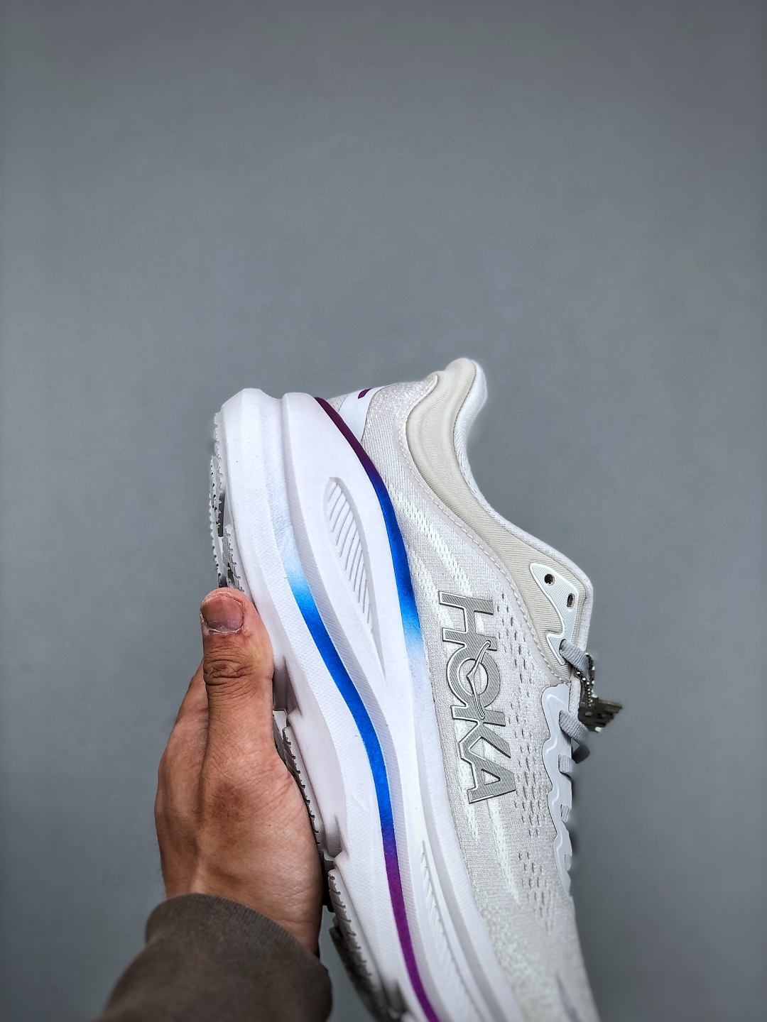 Hoka One One Bondi 9 Wide: Comfortable, Cushioned Running Shoes for Women 7 cmp i1746825170240 9226 0 5