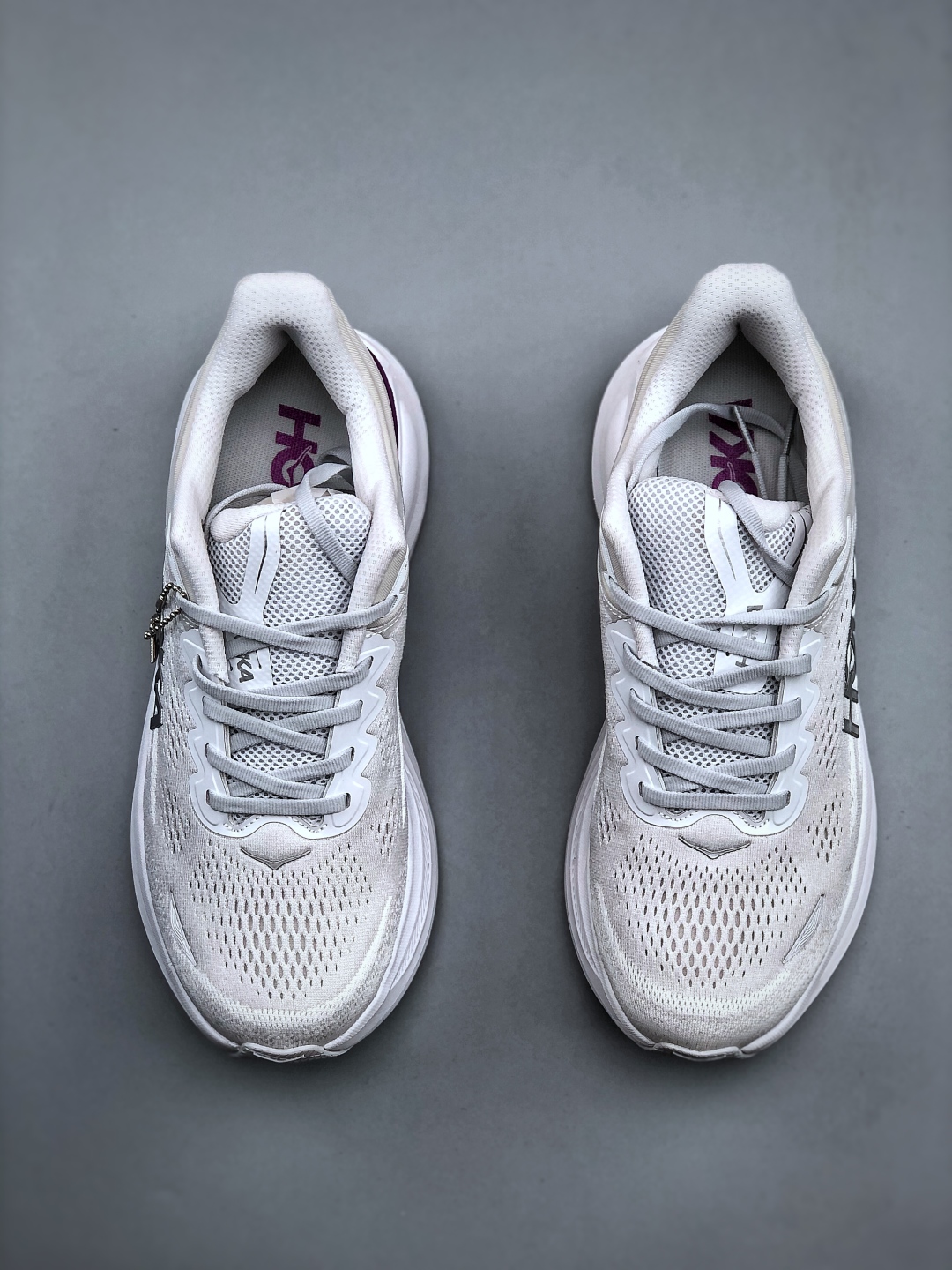 Hoka One One Bondi 9 Wide: Comfortable, Cushioned Running Shoes for Women 6 cmp i1746825175401 1686 0 4