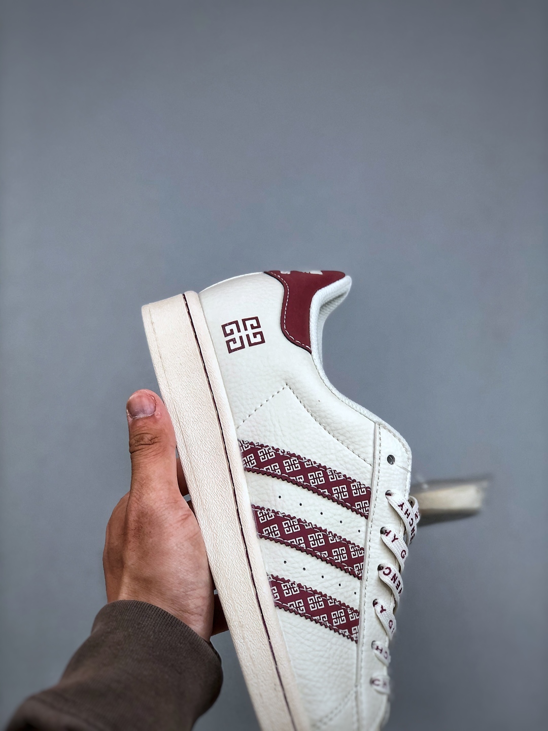 Adidas Originals Superstar x Givenchy Collaboration Classic Sneakers 7 cmp i1746825958518 7030 0 5