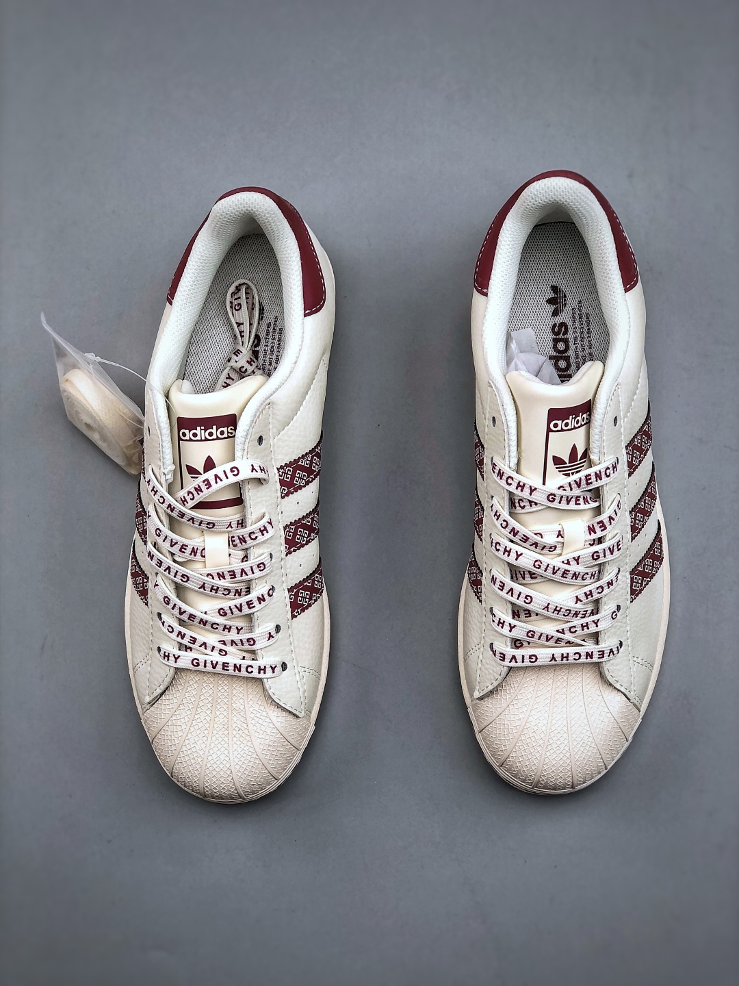 Adidas Originals Superstar x Givenchy Collaboration Classic Sneakers 6 cmp i1746825958531 3887 0 4