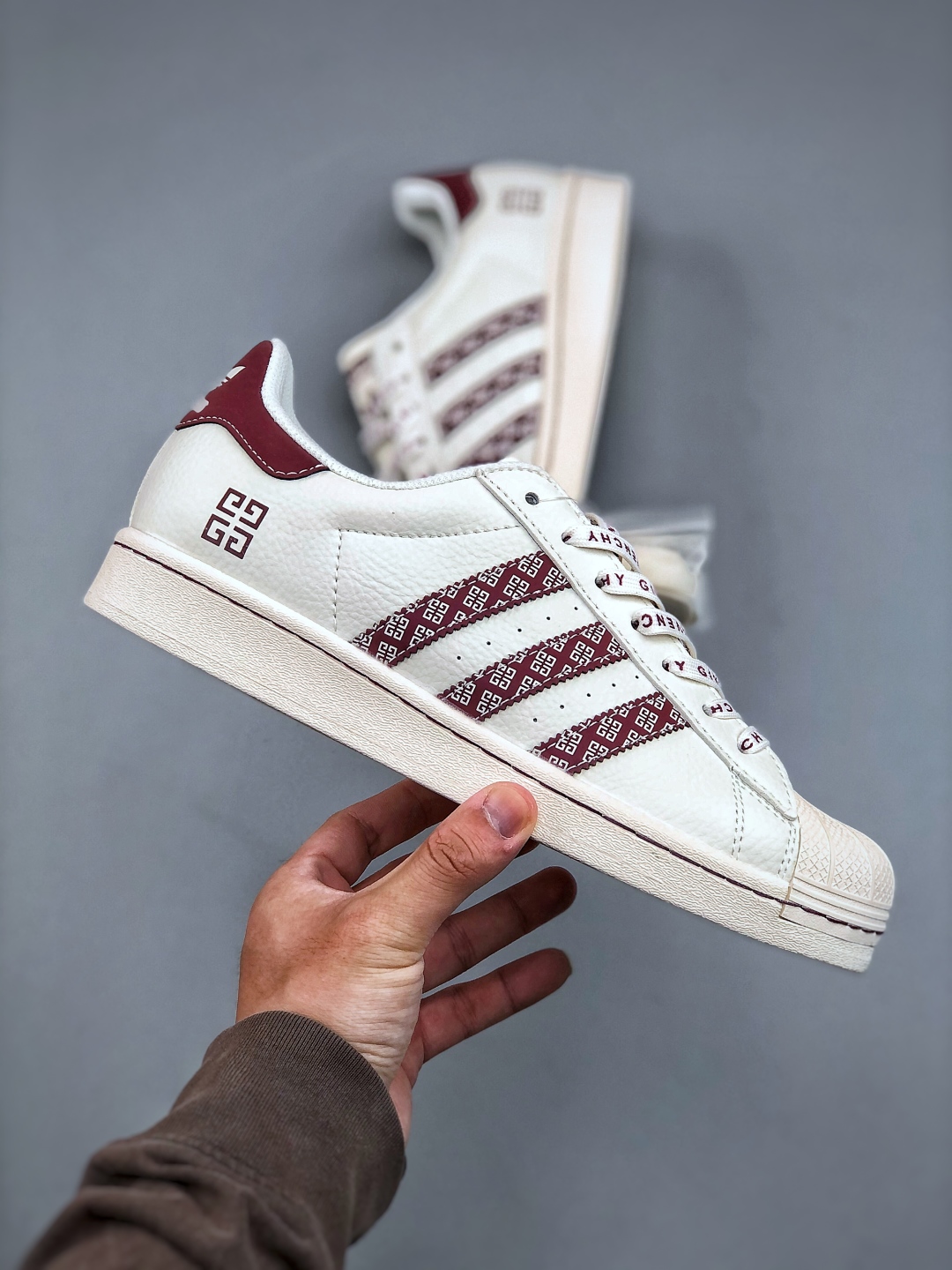 Adidas Originals Superstar x Givenchy Collaboration Classic Sneakers 5 cmp i1746825962937 2530 0 3
