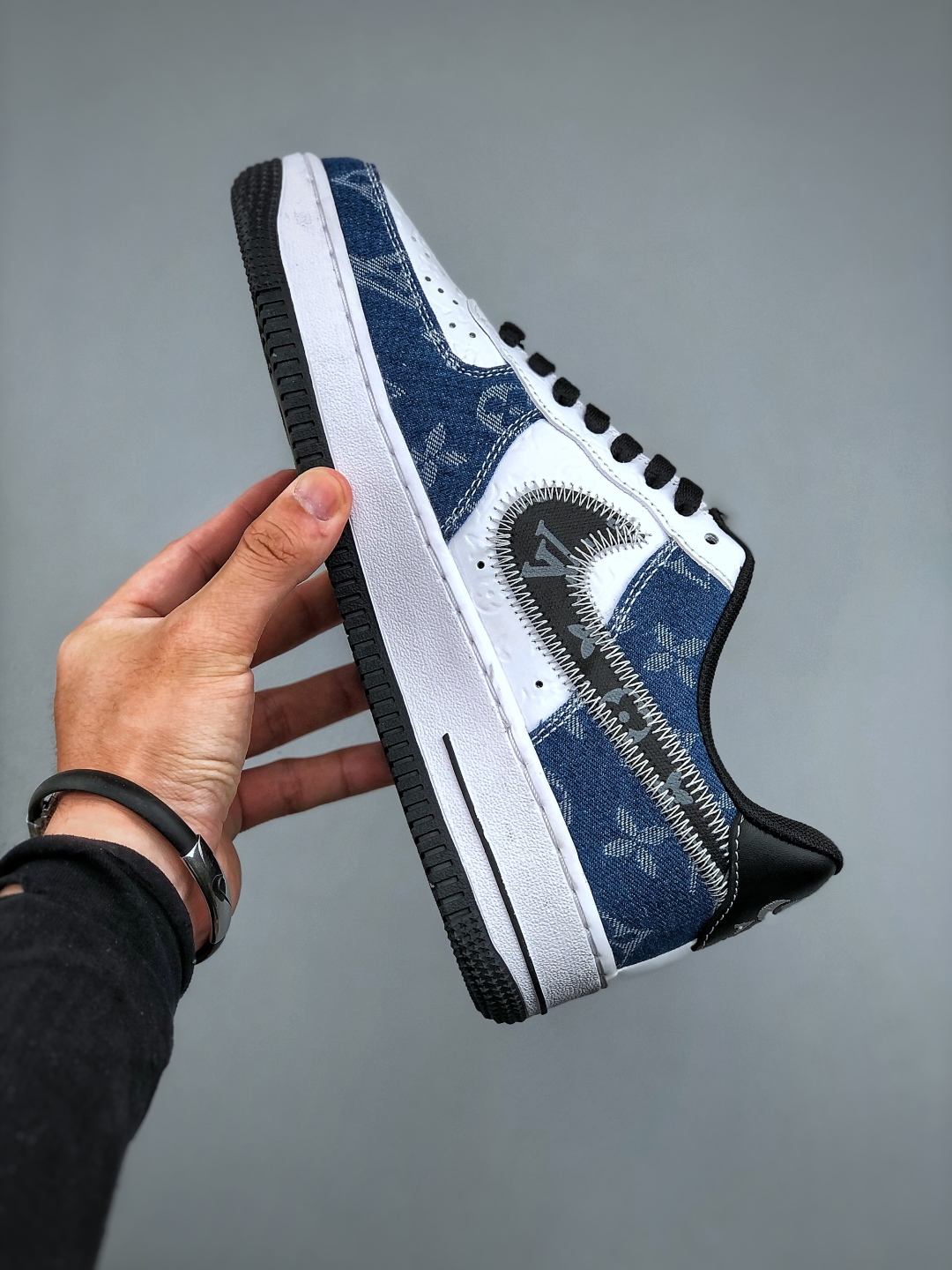 Air Force 1 '07 Low Louis Vuitton Collab Blue Denim Sneakers 3 cmp i1746910880827 5988 0 1