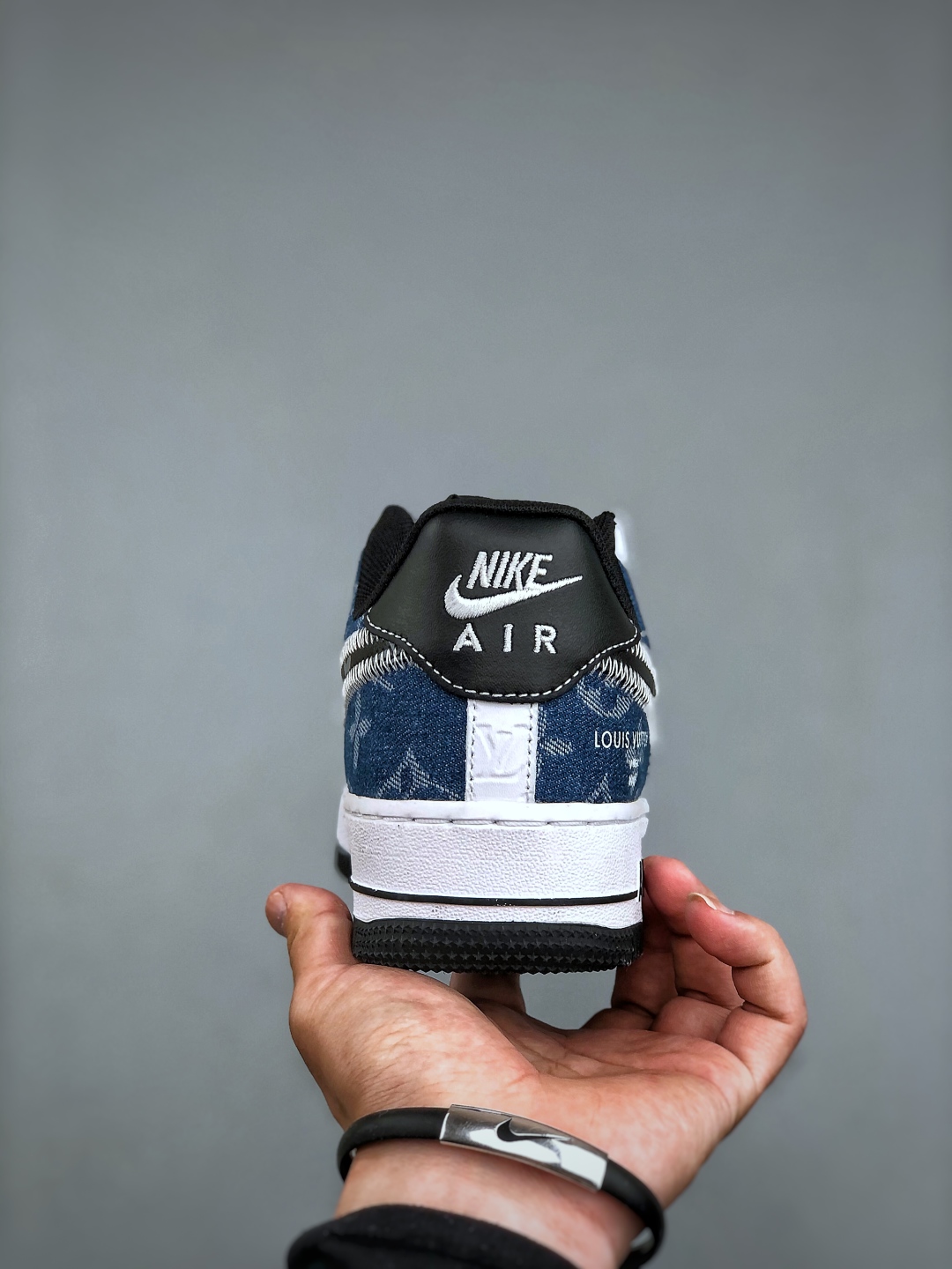 Air Force 1 '07 Low Louis Vuitton Collab Blue Denim Sneakers 8 cmp i1746910882886 596 0 6