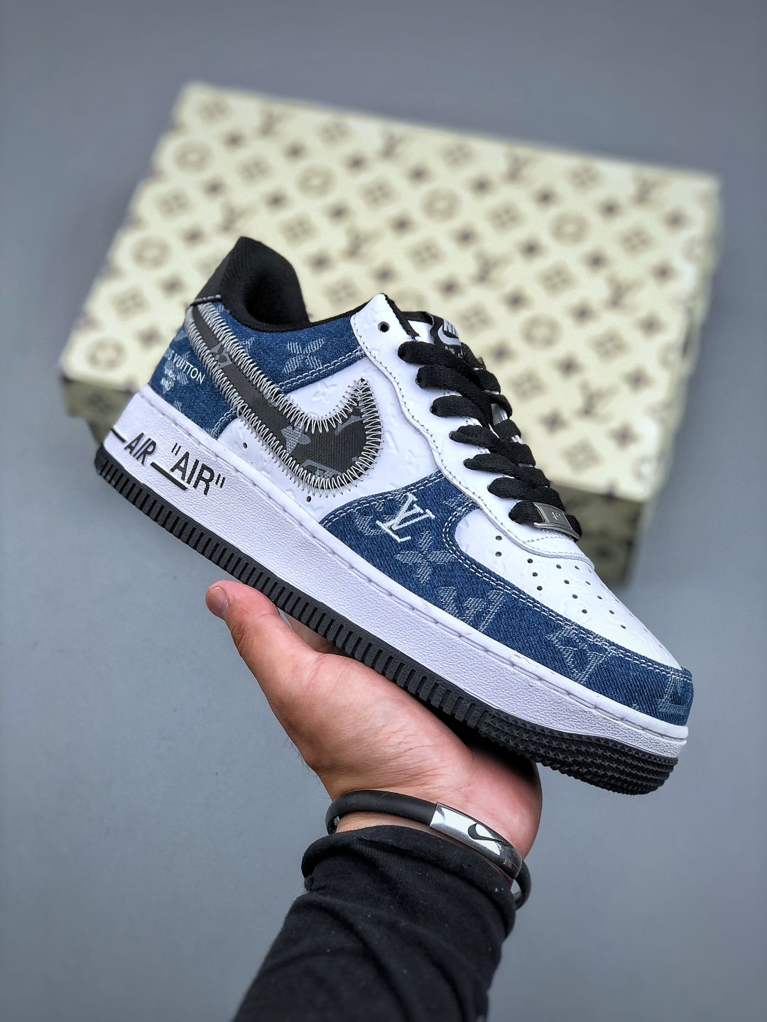 Air Force 1 '07 Low Louis Vuitton Collab Blue Denim Sneakers 2 cmp i1746910882897 5152 0 0