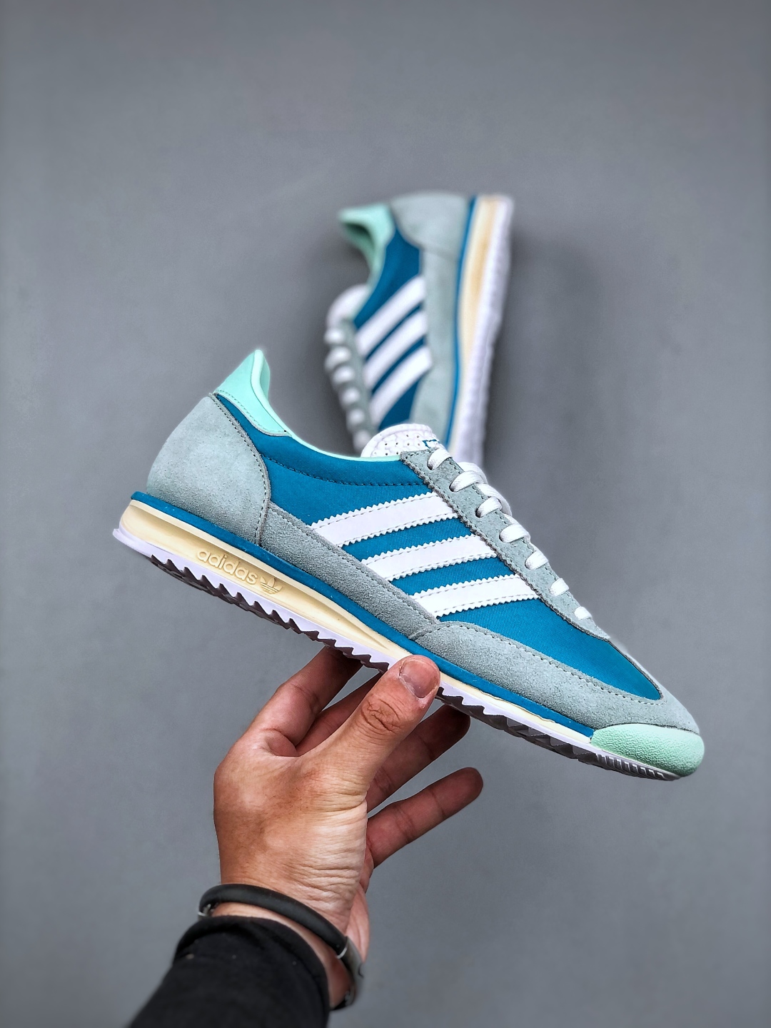 Adidas Originals SL 72: Classic Retro Running Shoes - Blue/Grey 5 cmp i1746911276978 2780 0 3