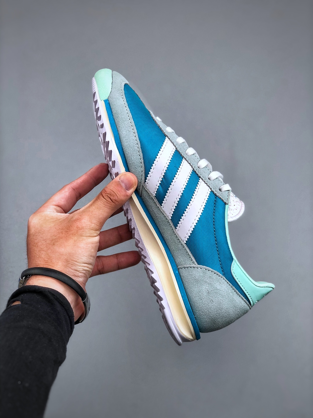 Adidas Originals SL 72: Classic Retro Running Shoes - Blue/Grey 3 cmp i1746911276981 4231 0 1