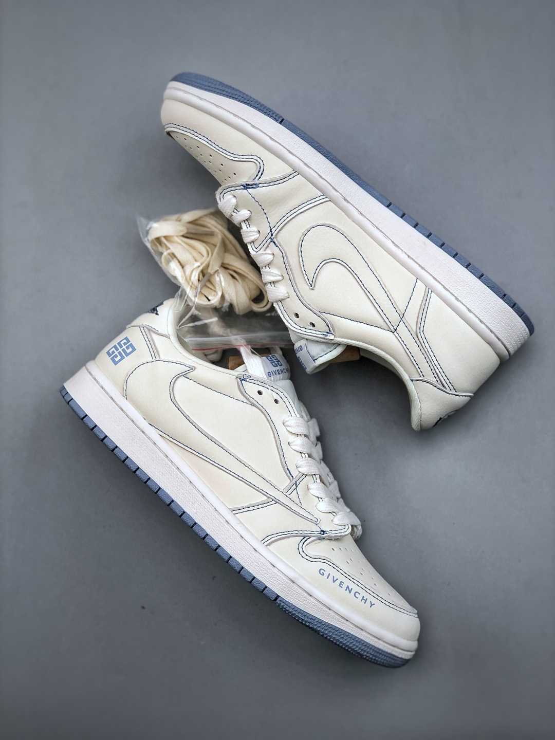 Givenchy x Nike SB Dunk Low White Blue - Limited Edition Sneakers 10 cmp i1746911445888 4183 0 8
