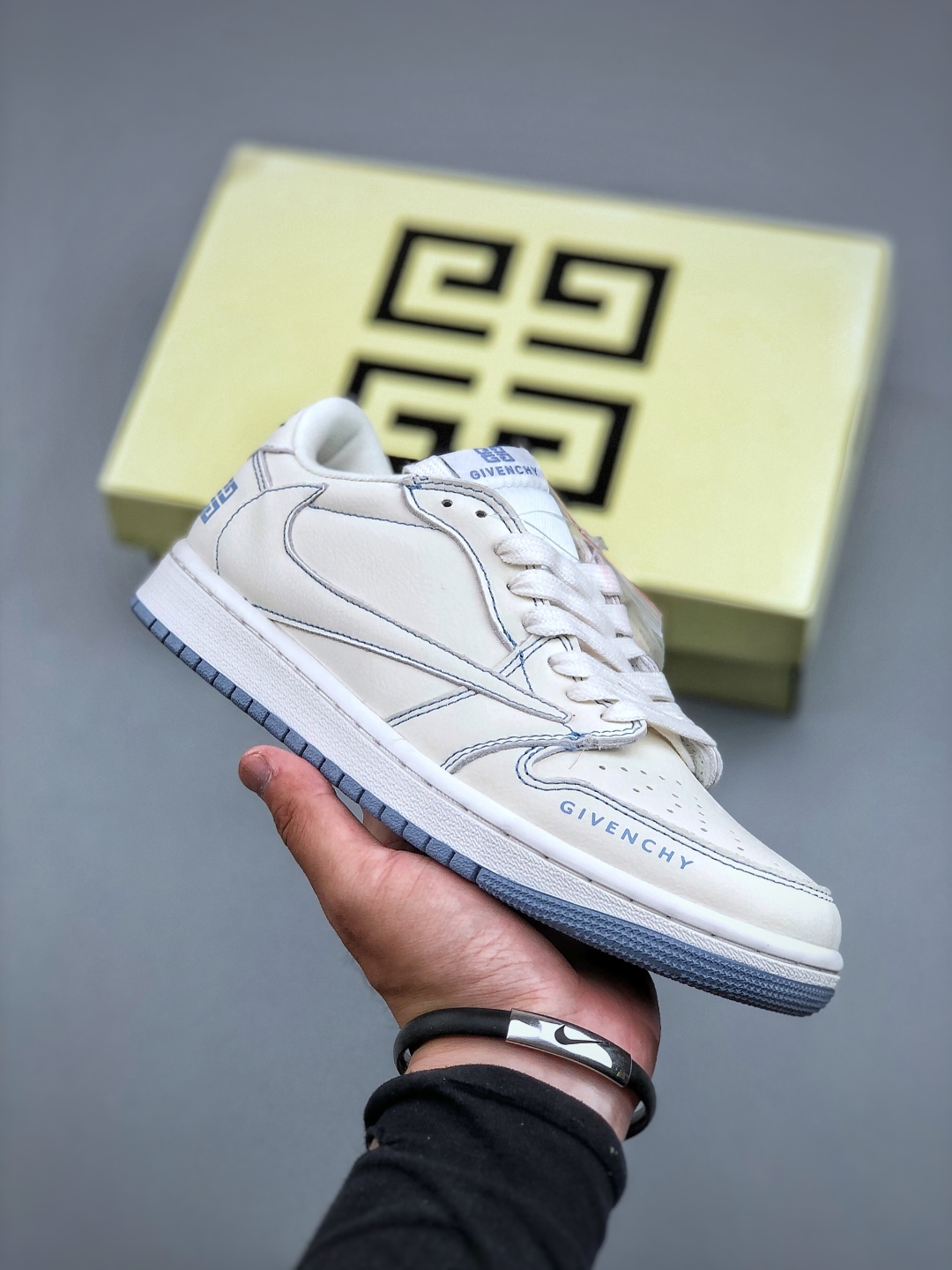 Givenchy x Nike SB Dunk Low White Blue - Limited Edition Sneakers 2 cmp i1746911445894 9865 0 0
