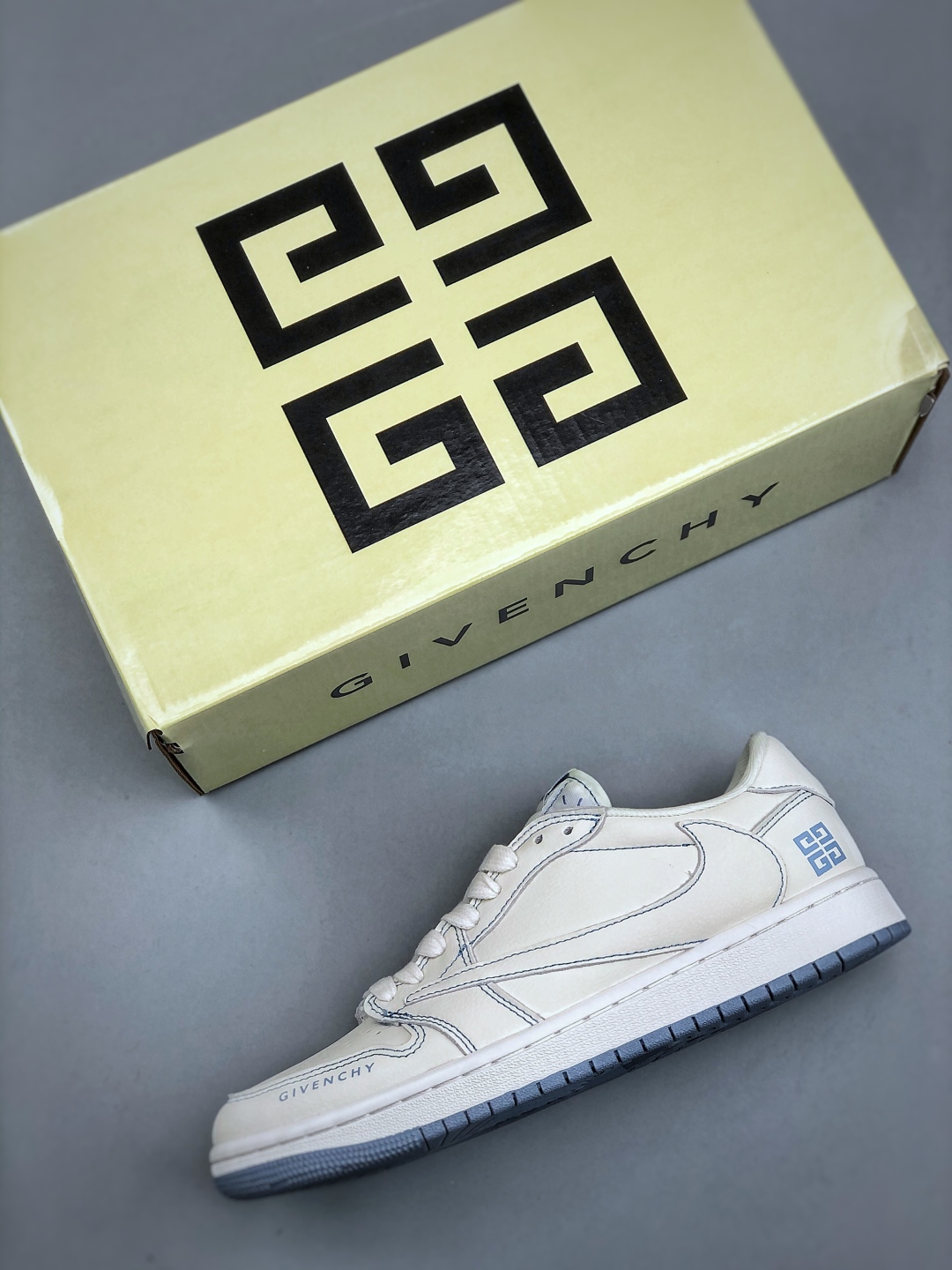 Givenchy x Nike SB Dunk Low White Blue - Limited Edition Sneakers 4 cmp i1746911447441 8017 0 2