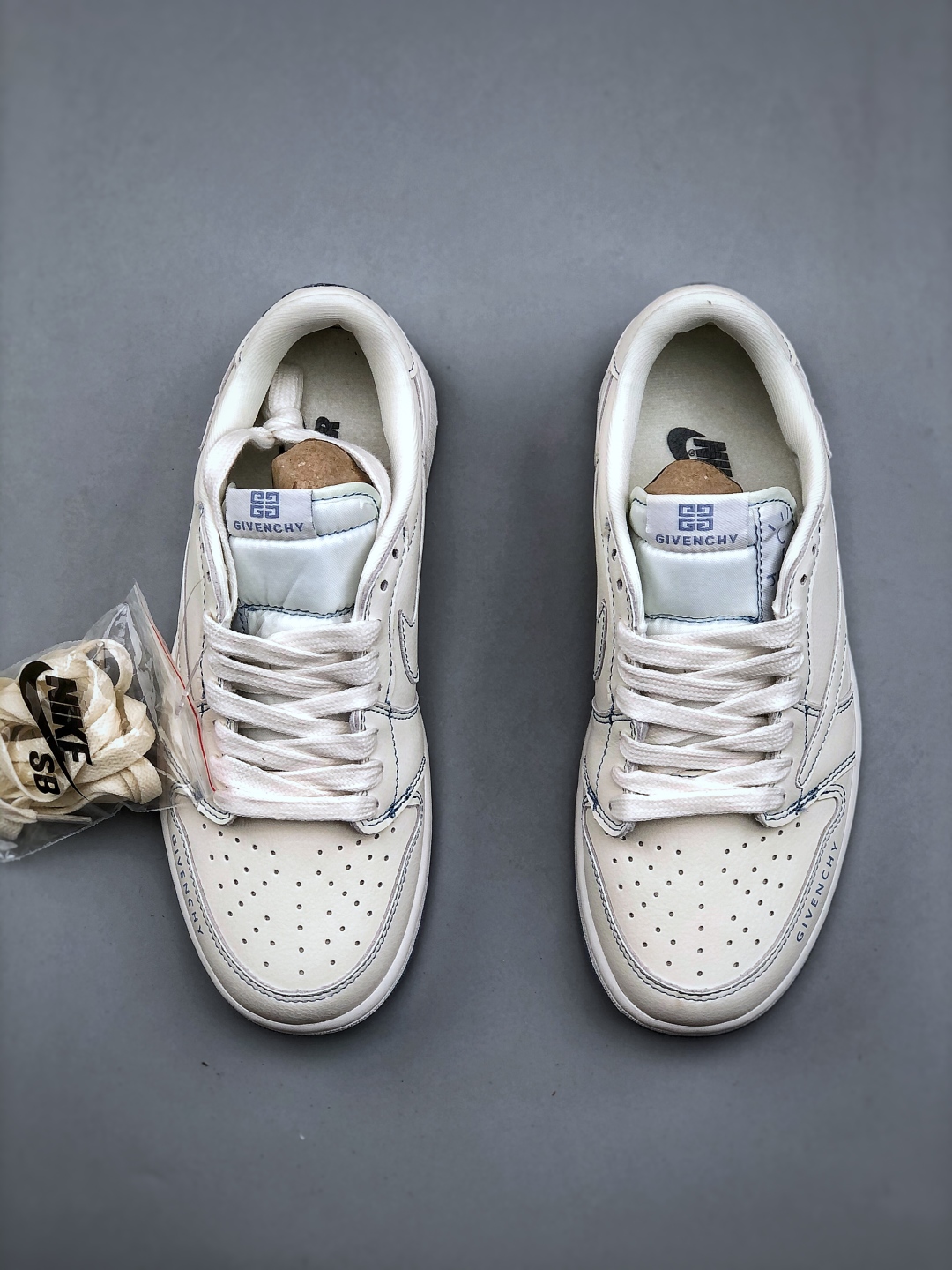 Givenchy x Nike SB Dunk Low White Blue - Limited Edition Sneakers 6 cmp i1746911447457 6590 0 4