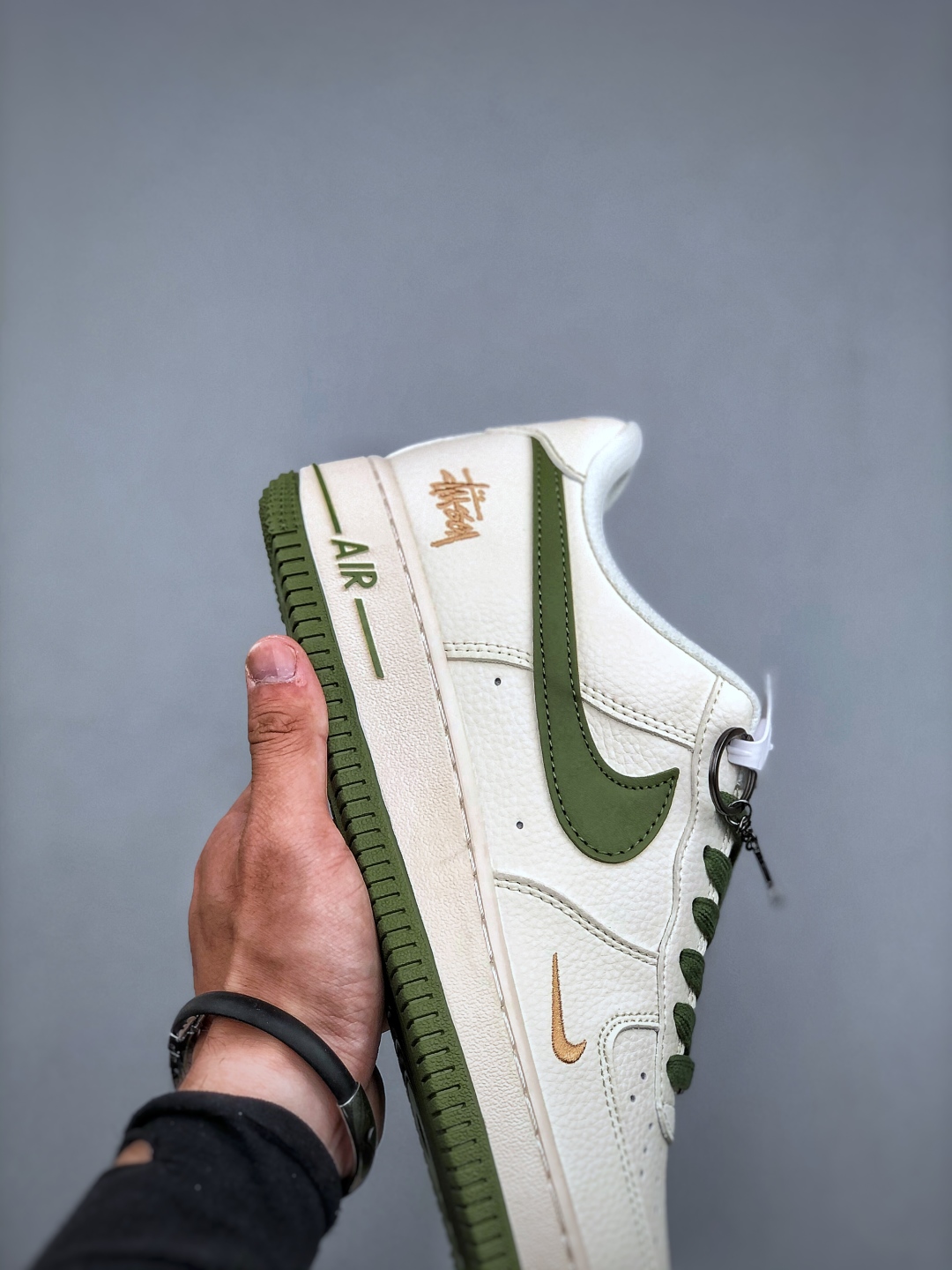 Nike Air Force 1 '07 Low Stussy Collab Green Gold Sneakers 7 cmp i1746911594150 3791 0 5