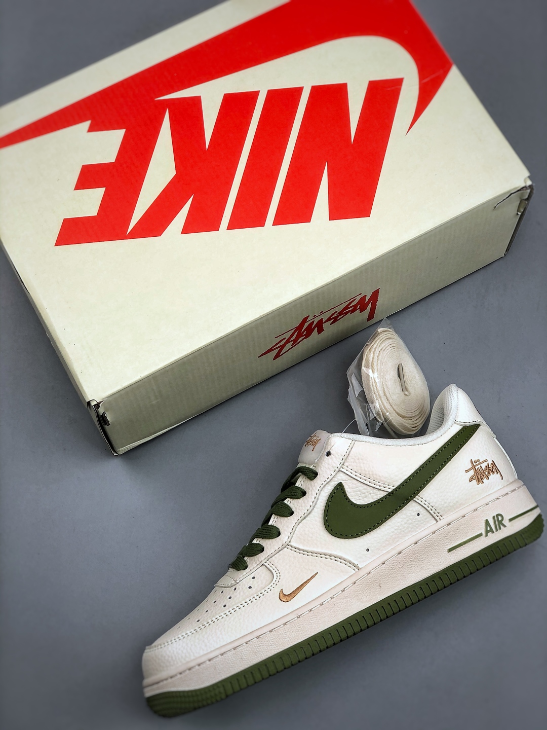 Nike Air Force 1 '07 Low Stussy Collab Green Gold Sneakers 4 cmp i1746911594152 7119 0 2