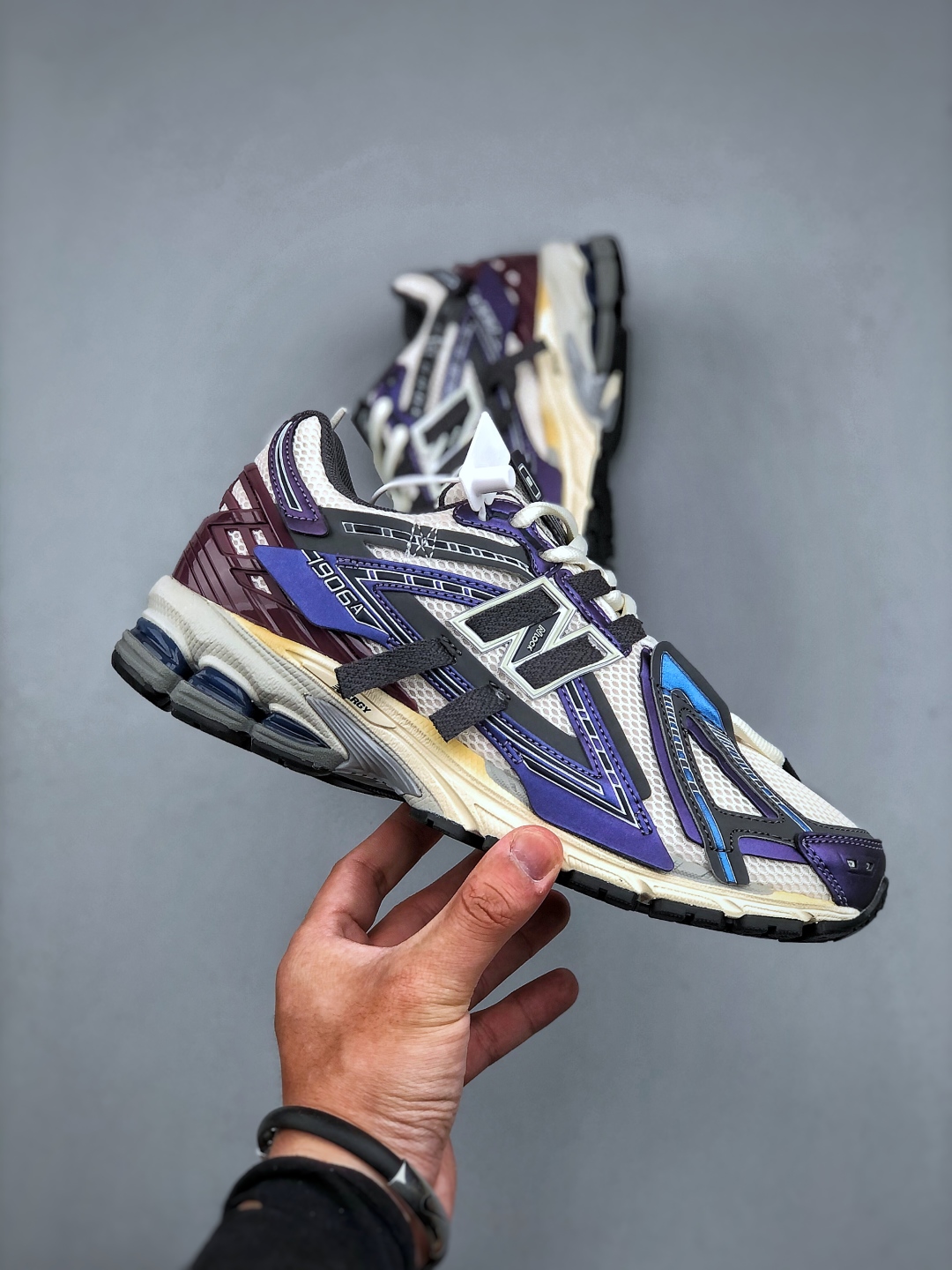 New Balance 1906 Series Retro Sneakers - Style & Comfort Combined 5 cmp i1746912058017 6519 0 3
