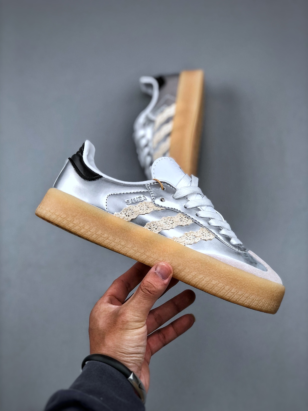 Adidas Originals Sambae: Low-Top Casual Sneakers in Silver and White 5 cmp i1746990269305 5397 0 3