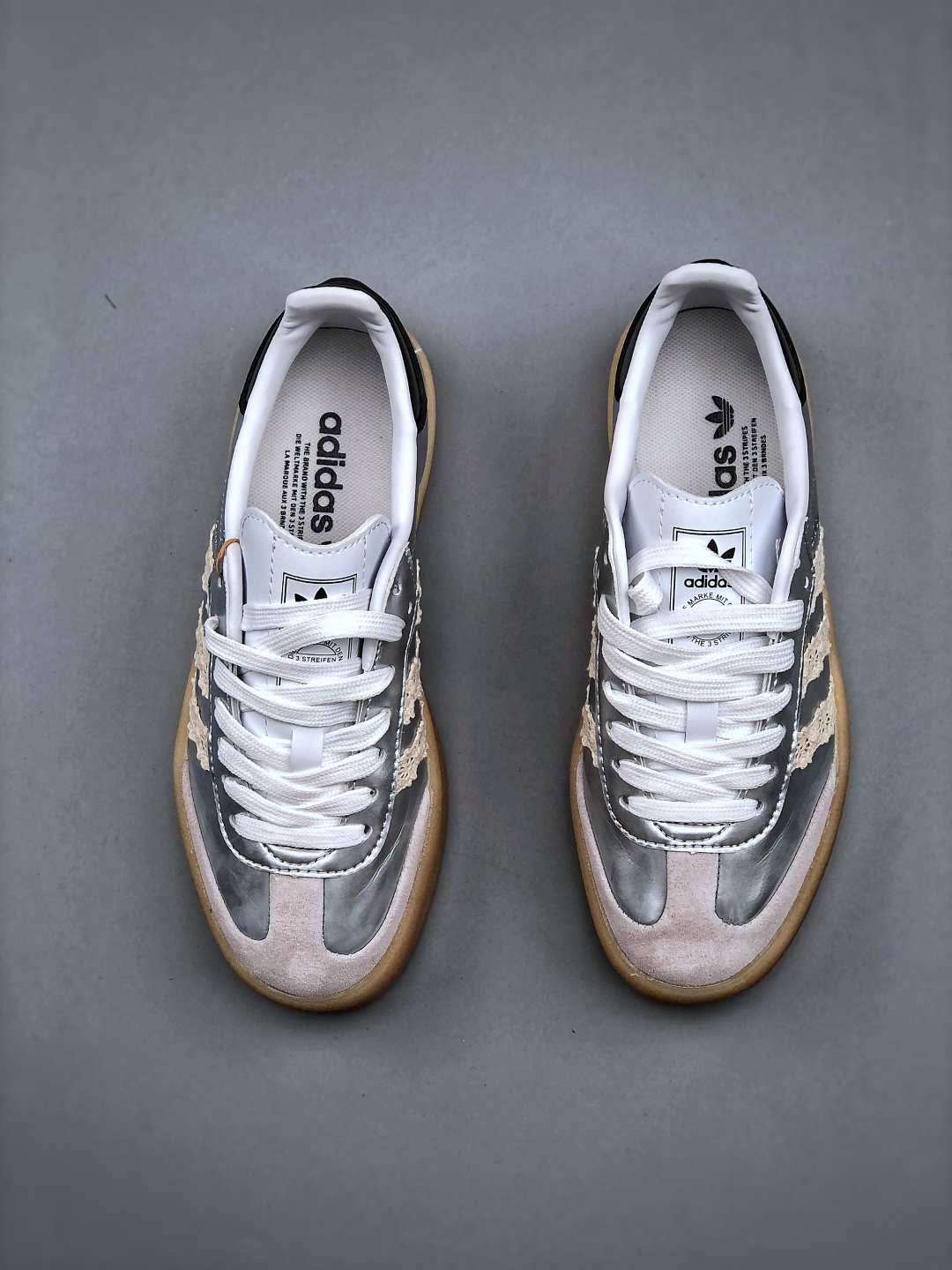 Adidas Originals Sambae: Low-Top Casual Sneakers in Silver and White 6 cmp i1746990269326 4615 0 4