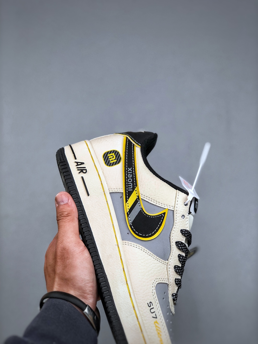  💰220
K Nike Air Force 1'07 Low 小米联名 Su7-Ultra 空军一号低帮休闲板鞋 #原楦头原纸板 原装鞋盒 定制五金配件 内置全掌气垫 原厂鞋底货号：XX3168-165 尺码：36 36.5 37.5 38 38.5 39 40 40.5 41 42 42.5 43 44 44.5 45