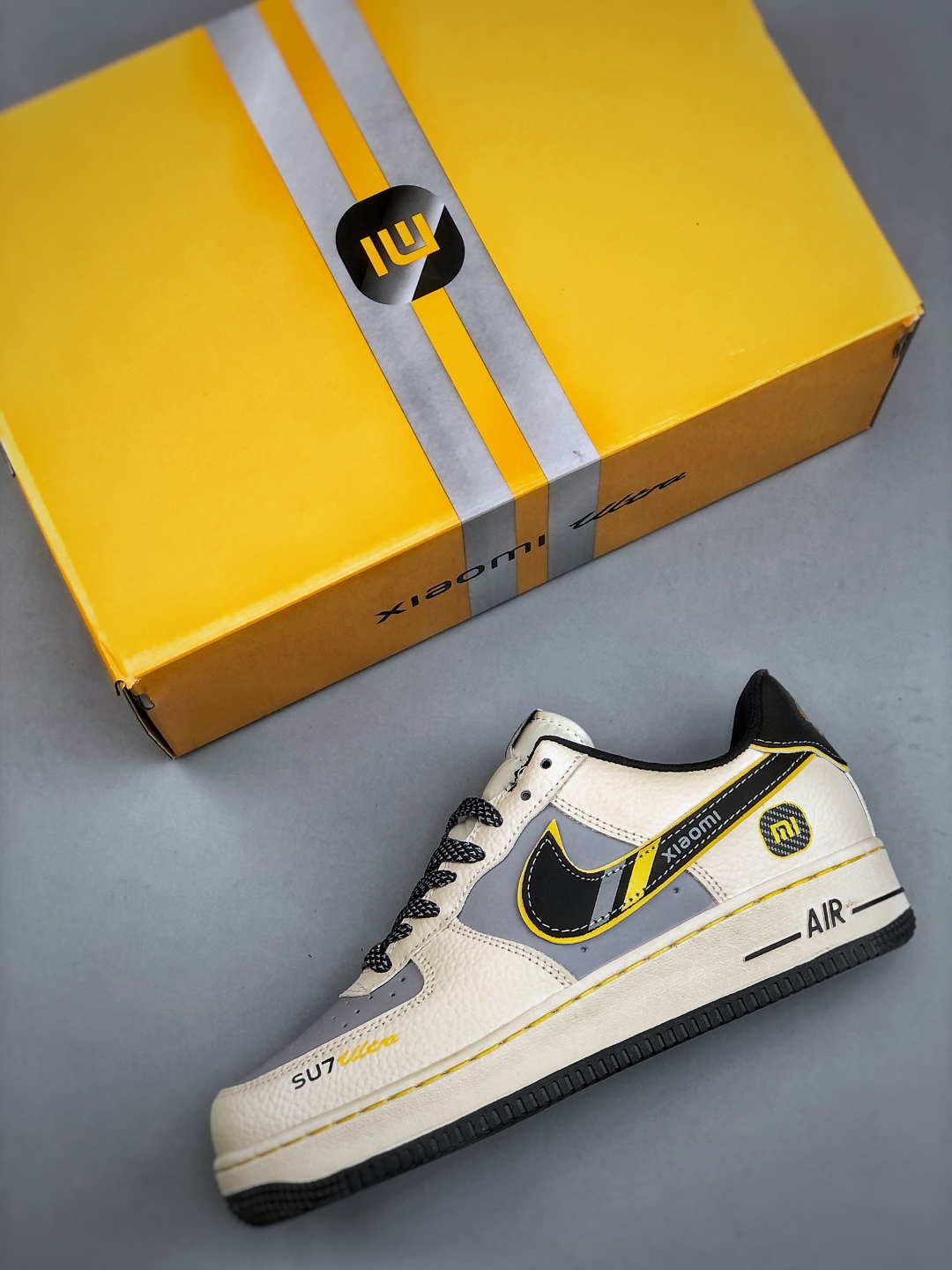  💰220
K Nike Air Force 1'07 Low 小米联名 Su7-Ultra 空军一号低帮休闲板鞋 #原楦头原纸板 原装鞋盒 定制五金配件 内置全掌气垫 原厂鞋底货号：XX3168-165 尺码：36 36.5 37.5 38 38.5 39 40 40.5 41 42 42.5 43 44 44.5 45