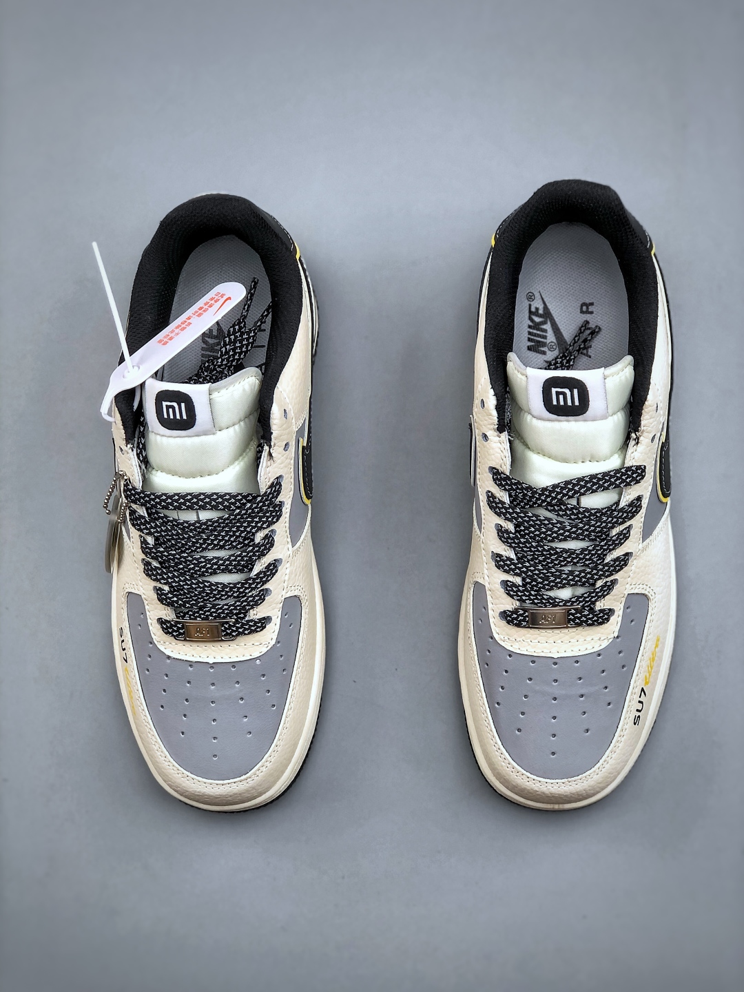  💰220
K Nike Air Force 1'07 Low 小米联名 Su7-Ultra 空军一号低帮休闲板鞋 #原楦头原纸板 原装鞋盒 定制五金配件 内置全掌气垫 原厂鞋底货号：XX3168-165 尺码：36 36.5 37.5 38 38.5 39 40 40.5 41 42 42.5 43 44 44.5 45