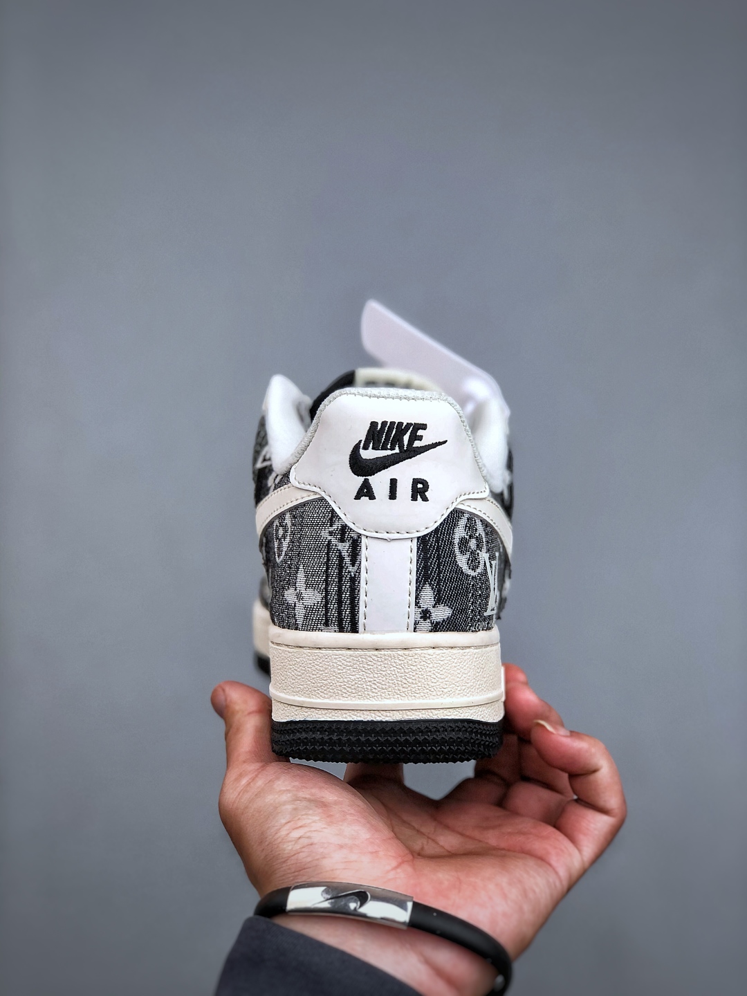 Nike Air Force 1 Low '07 x Louis Vuitton Custom Sneakers - Black/White 8 cmp i1747083535077 8294 0 6