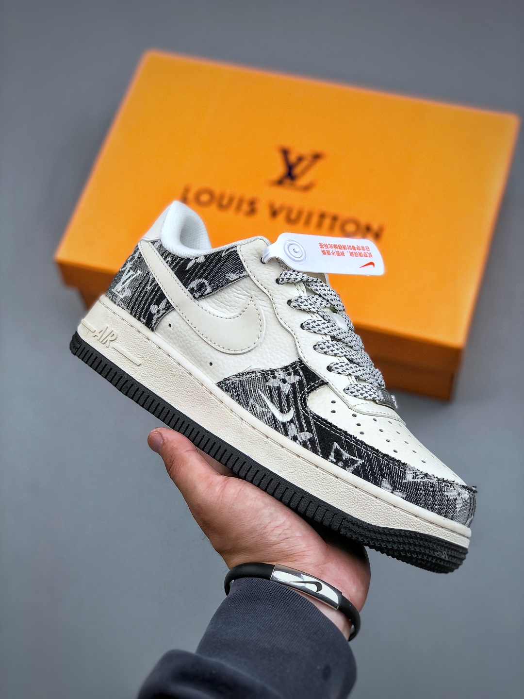 Nike Air Force 1 Low '07 x Louis Vuitton Custom Sneakers - Black/White 2 cmp i1747083535081 7738 0 0