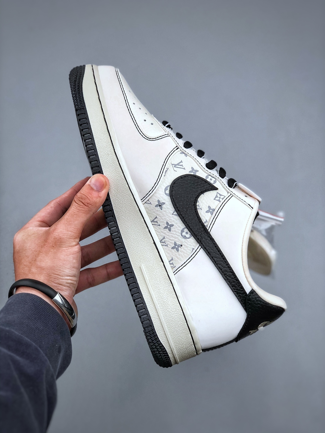 Nike Air Force 1 Low x Louis Vuitton Sneakers - White/Black, Limited Edition 3 cmp i1747083577057 3444 0 1
