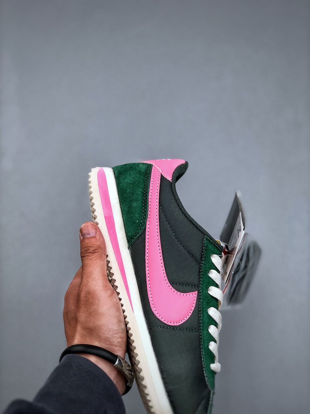 Nike Classic Cortez: Retro Style, Modern Comfort Running Shoes 7 cmp i1747083640421 5421 0 5