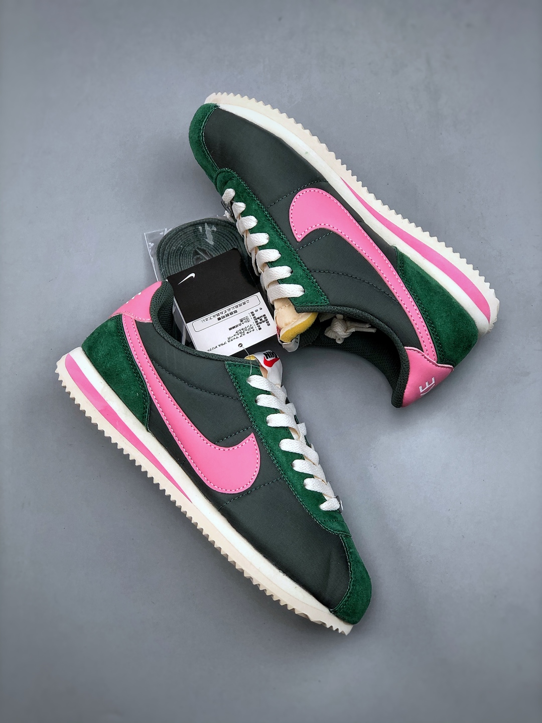 Nike Classic Cortez: Retro Style, Modern Comfort Running Shoes 10 cmp i1747083642473 2039 0 8