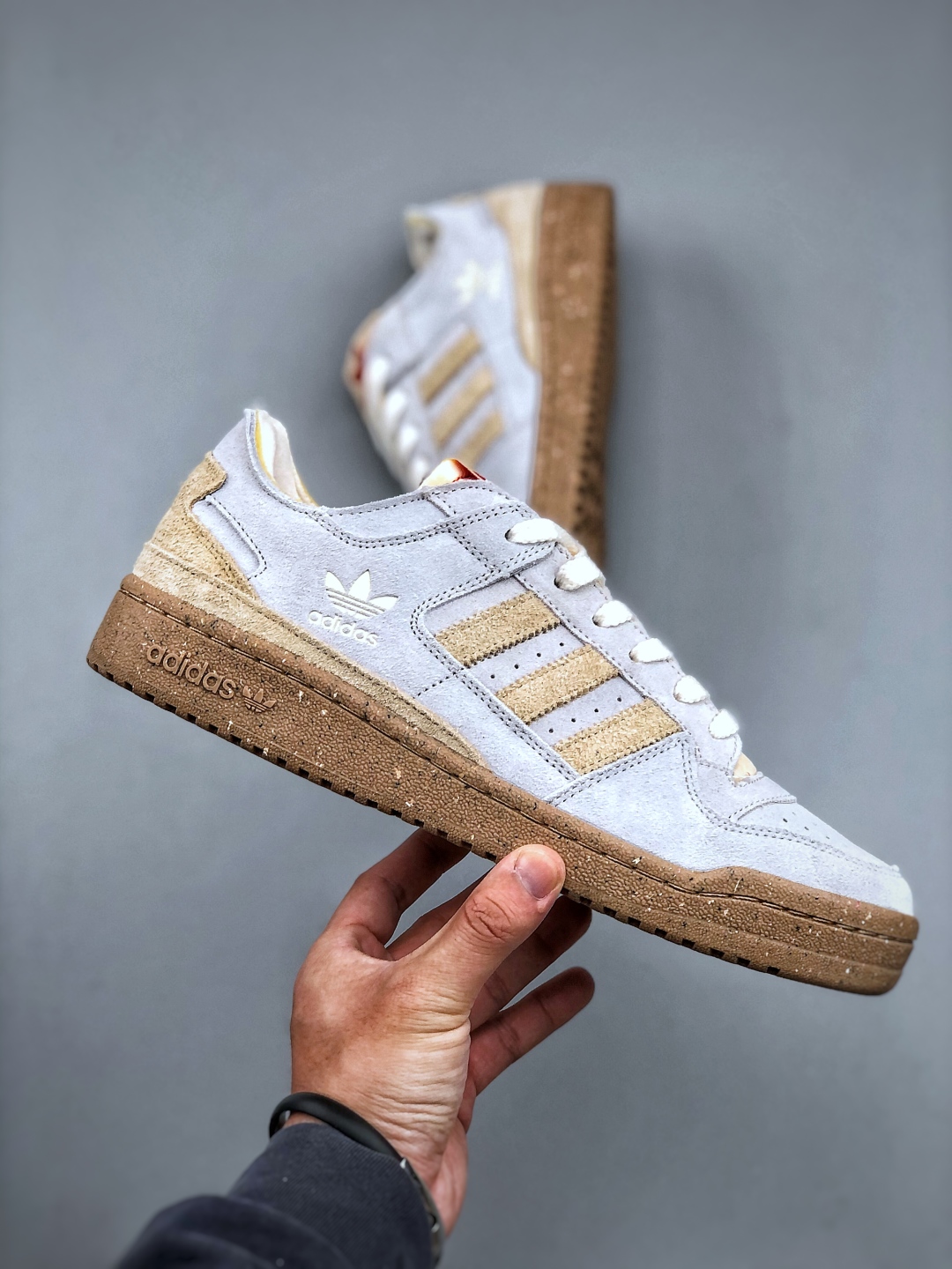 Adidas Forum Low CL: Retro Basketball Shoes with Leather and Stylish Design 5 cmp i1747084051760 2743 0 3