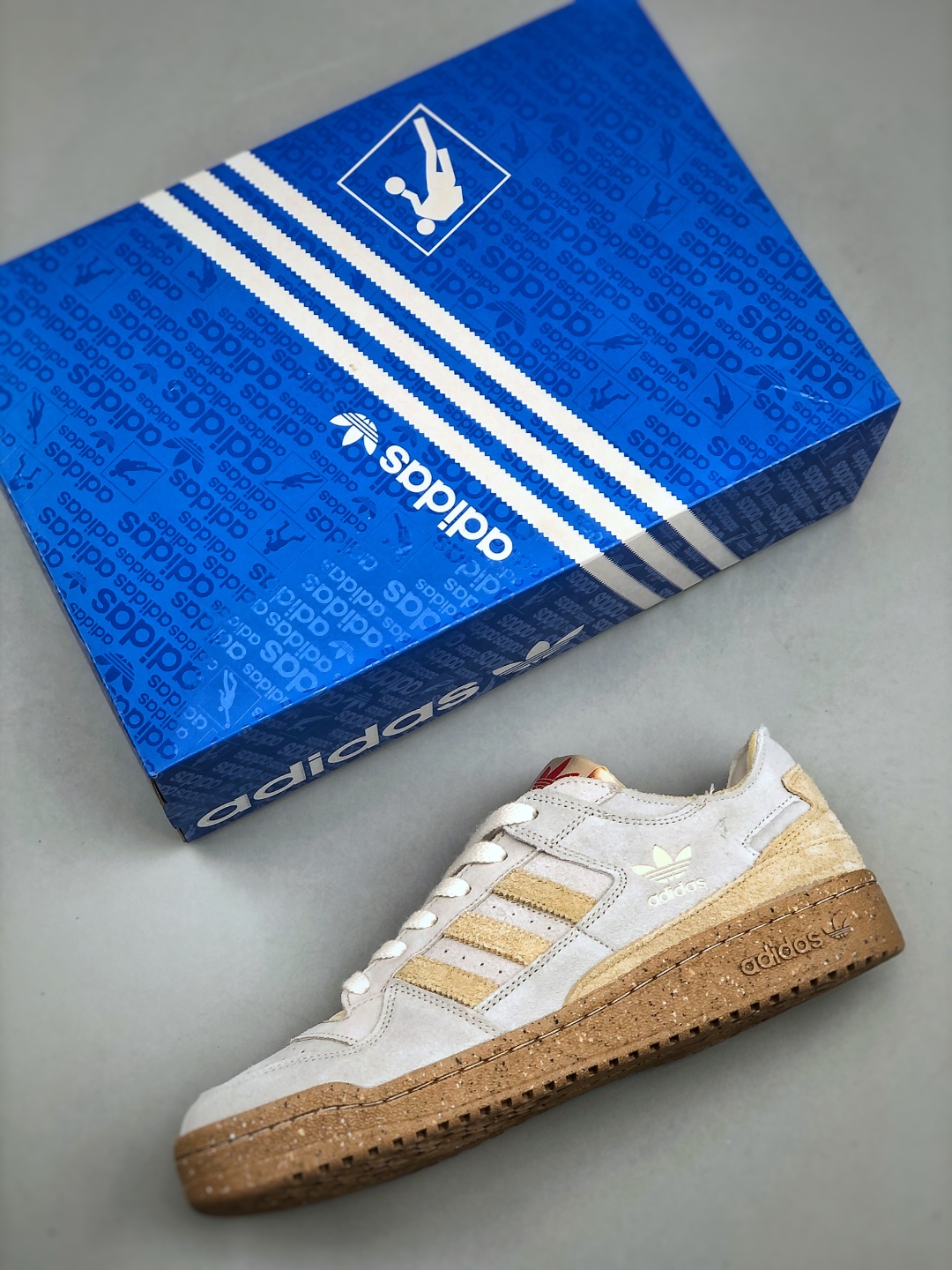 Adidas Forum Low CL: Retro Basketball Shoes with Leather and Stylish Design 4 cmp i1747084051768 6988 0 2