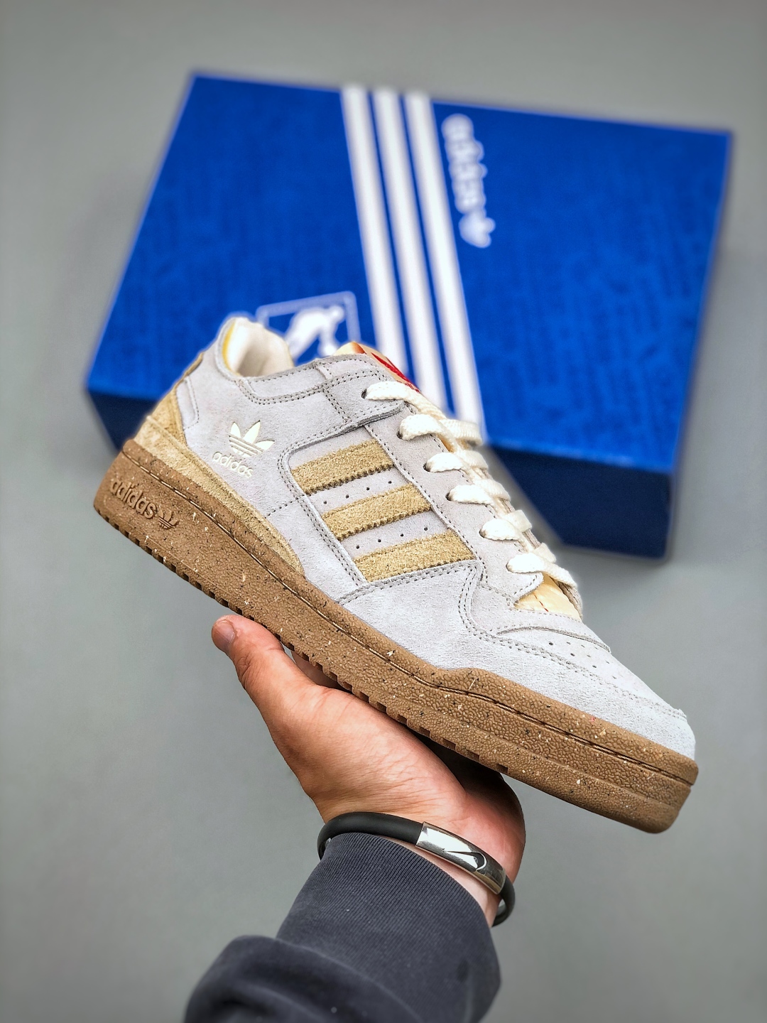 Adidas Forum Low CL: Retro Basketball Shoes with Leather and Stylish Design 2 cmp i1747084053709 5532 0 0