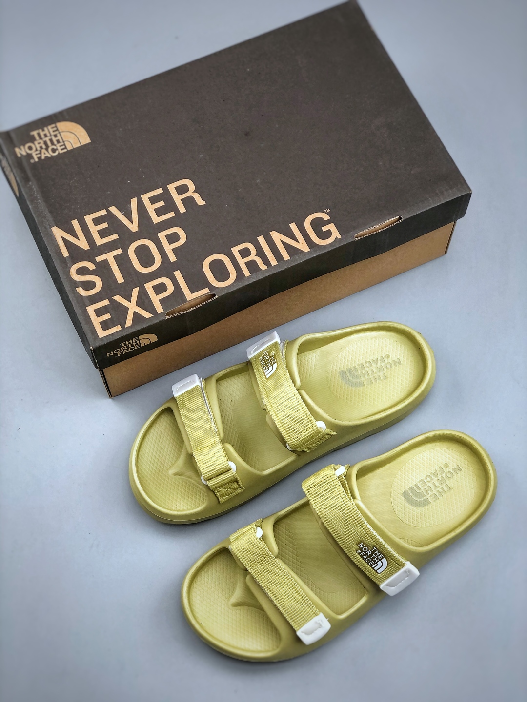 The North Face Cedar Mesa Sandals Lightweight Outdoor Slides 4 cmp i1747084299160 7027 0 2