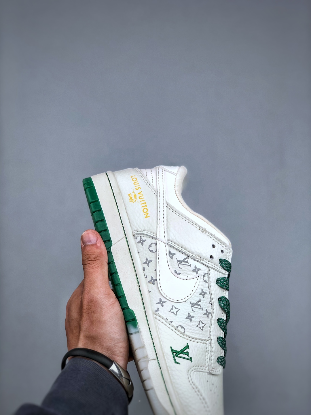 Nike SB Dunk Low x Louis Vuitton White Green Premium Quality Sneakers 7 cmp i1747085042238 1888 0 5