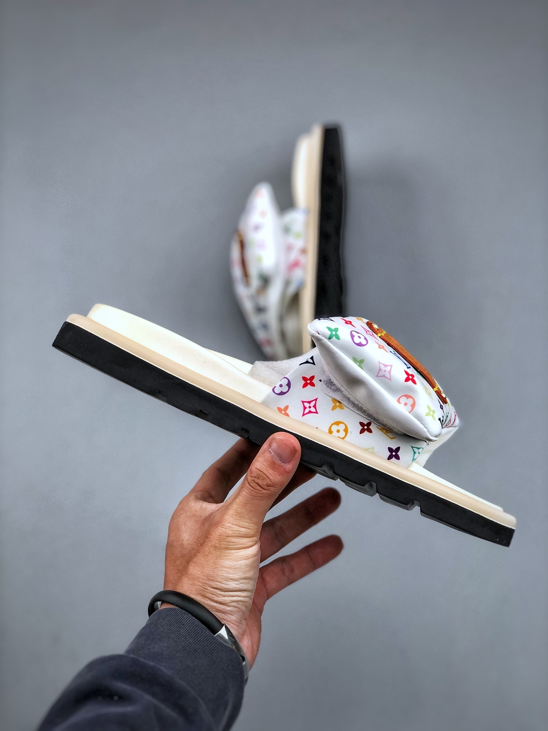 Louis Vuitton x Murakami Takashi Leather Round Toe Women's Slides 5 cmp i1747085351894 4774 0 3