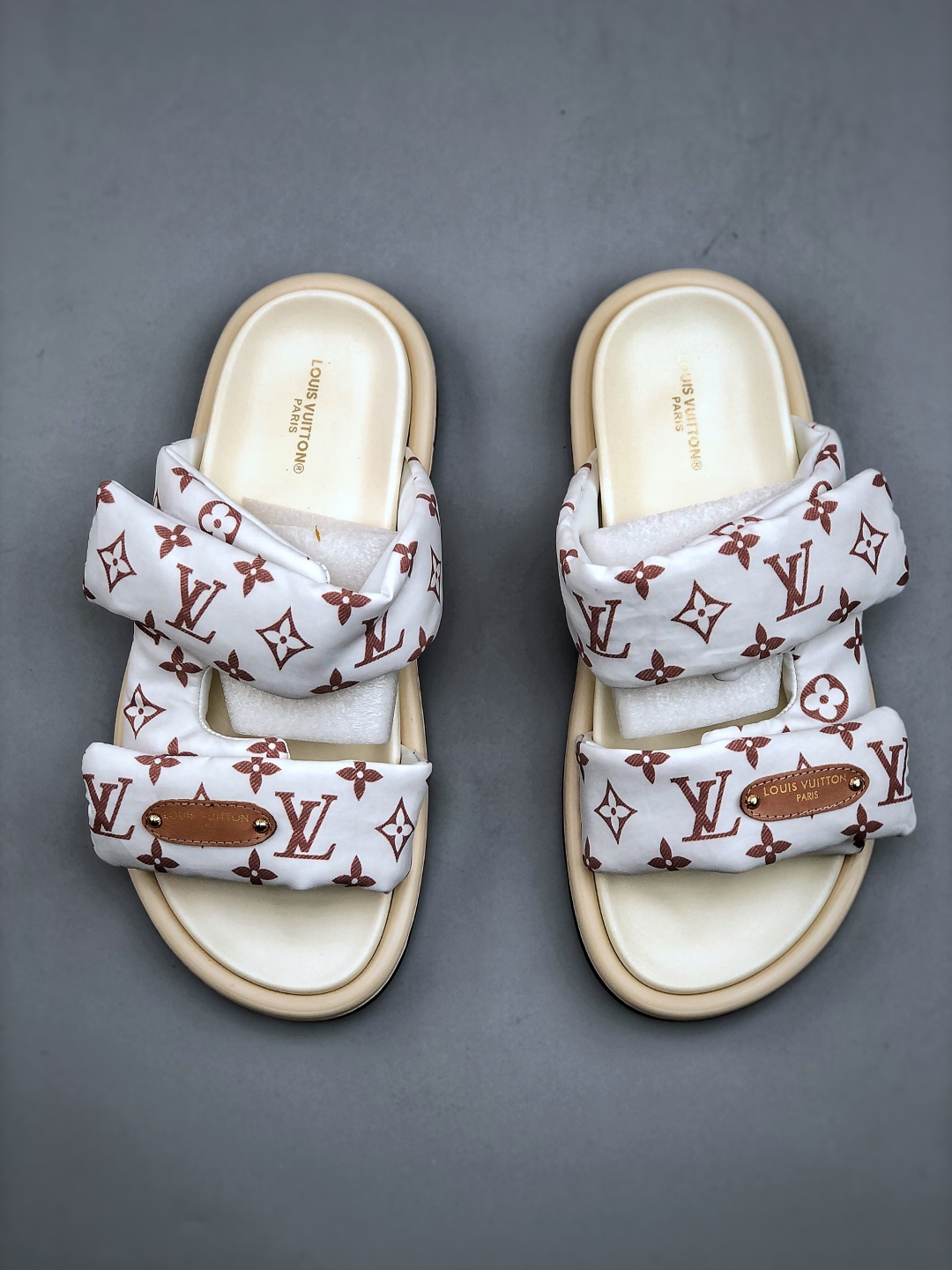 280 LOUIS VUITTON ｜路易威登2025ss最新春夏款 村上隆/Takashi Murakami x LOUIS Pool Pillow Comfort 皮革 圆头套脚一字拖鞋