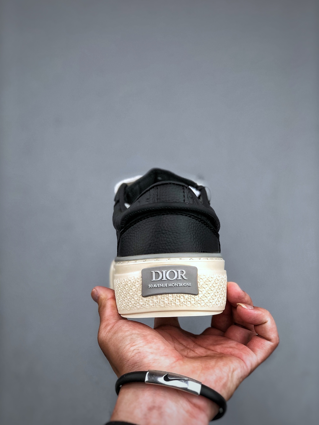 380 迪奥B33运动鞋 Dior 30Avenue Montaigne标志可为各式休闲造型增添时尚气质