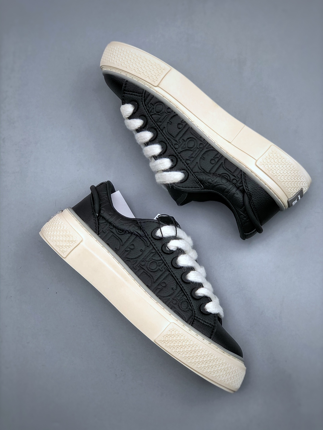 380 迪奥B33运动鞋 Dior 30Avenue Montaigne标志可为各式休闲造型增添时尚气质