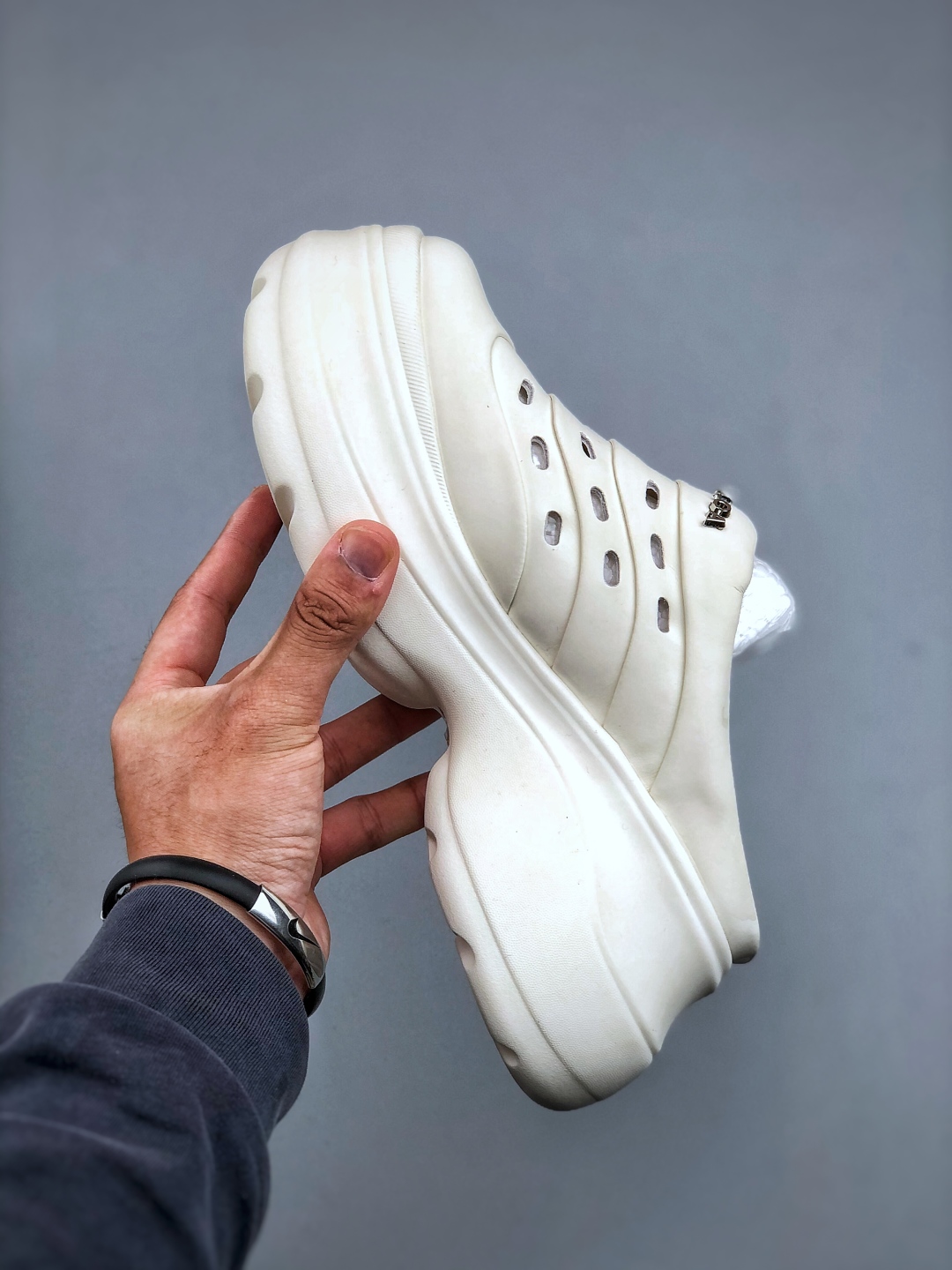 【液态金属】GG-CC 7.5CM 2025年夏季新款时尚厚底洞洞拖鞋女通勤沙滩凉拖 G25S1502