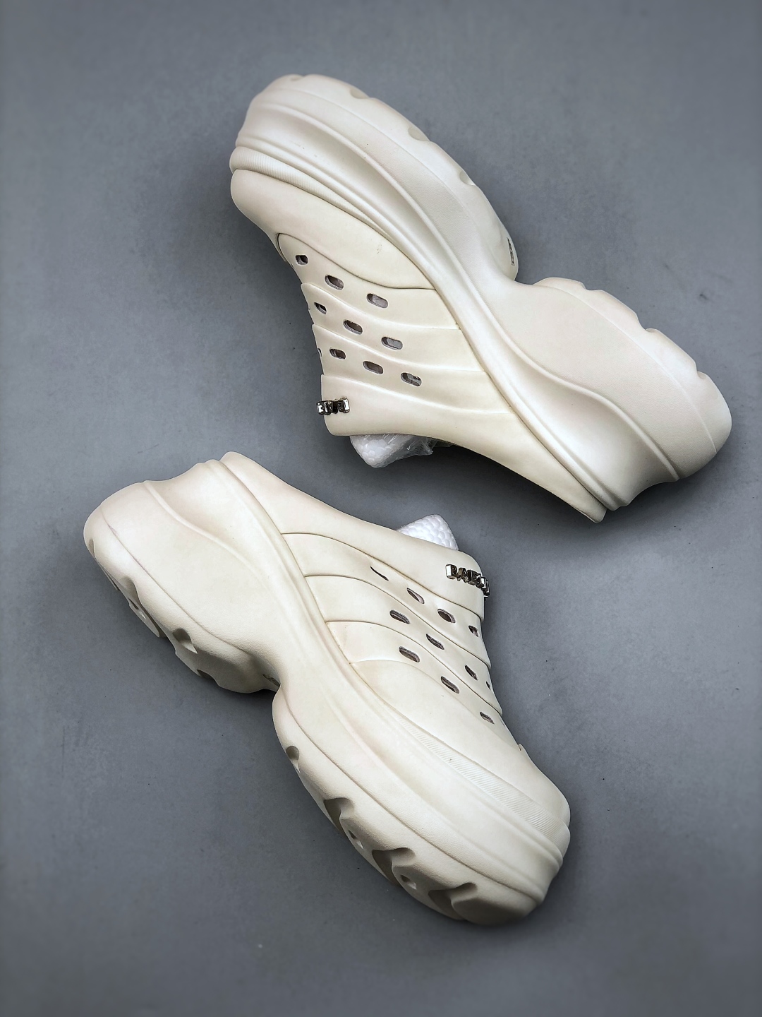 【液态金属】GG-CC 7.5CM 2025年夏季新款时尚厚底洞洞拖鞋女通勤沙滩凉拖 G25S1502