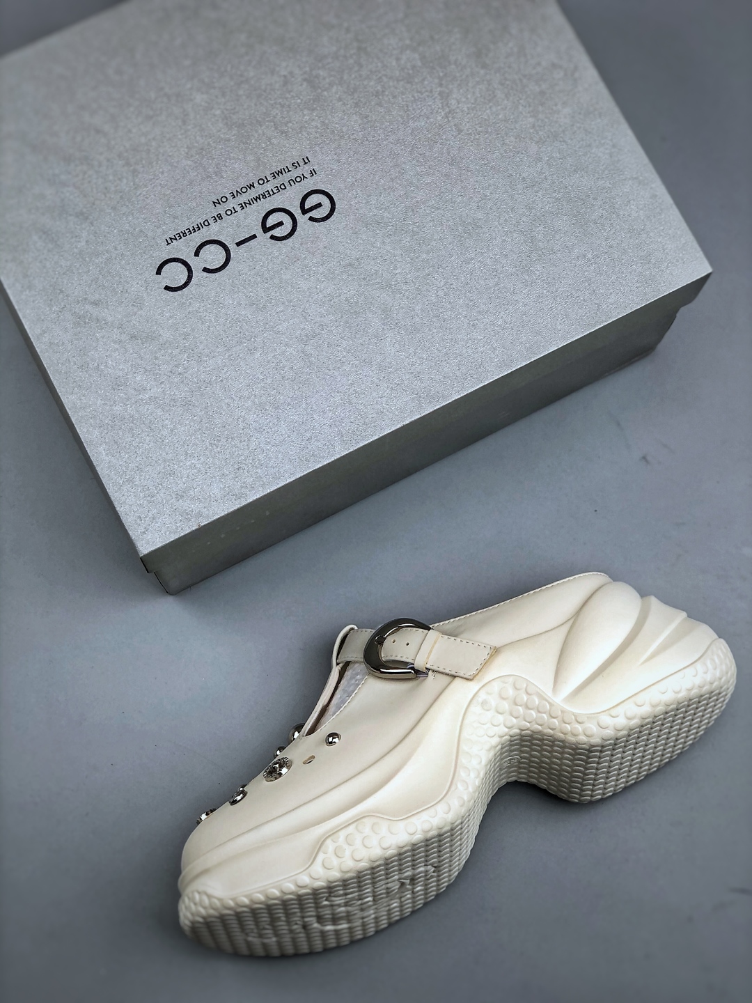 【液态金属】GG-CC 7.5CM 2025年夏季新款时尚厚底洞洞拖鞋女通勤沙滩凉拖 G25S1502