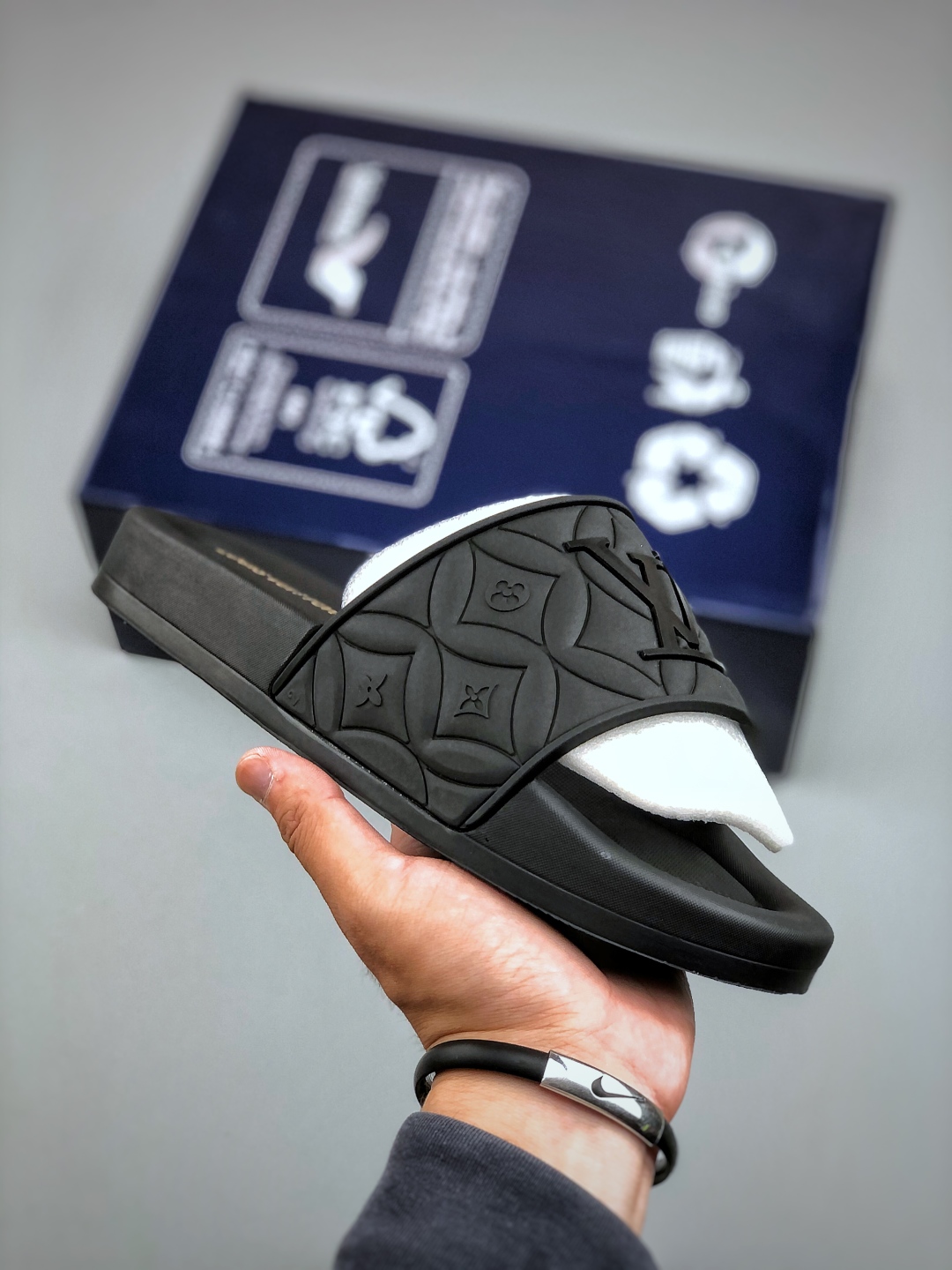 (lv-路易威登) 新品男女凉拖鞋鞋面精致压花logo装饰鞋底超软